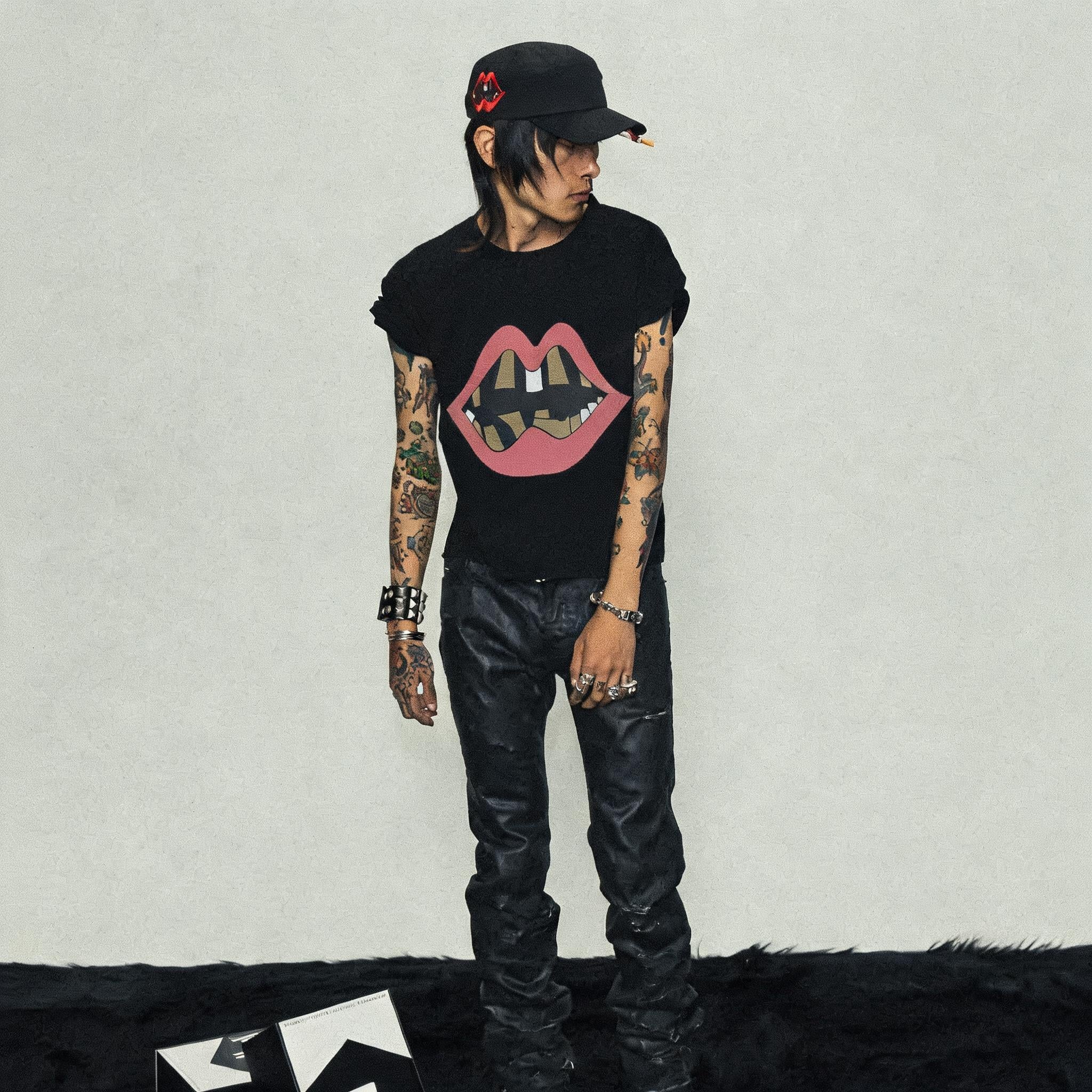 Black Cropped Lip Print Tee