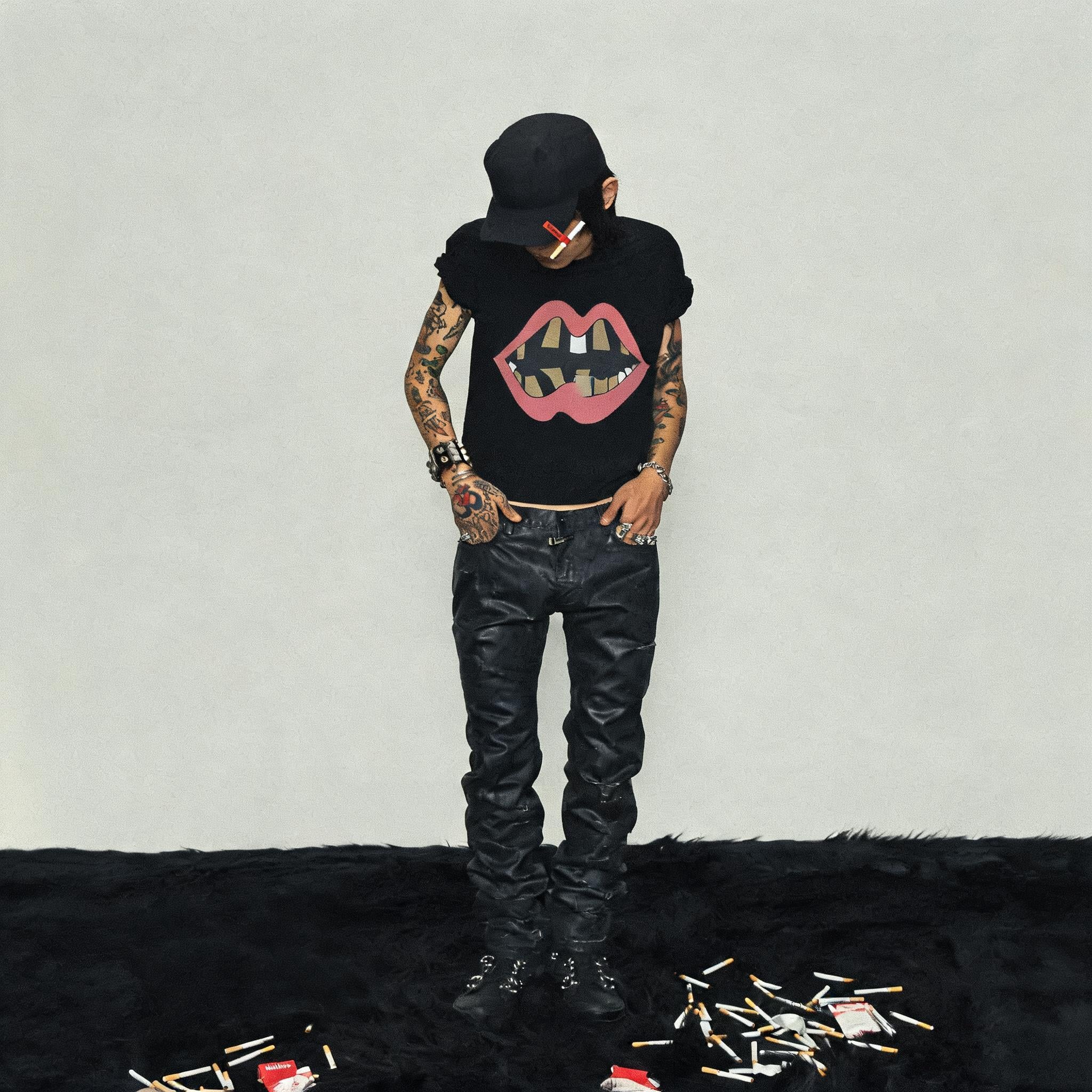 Black Cropped Lip Print Tee