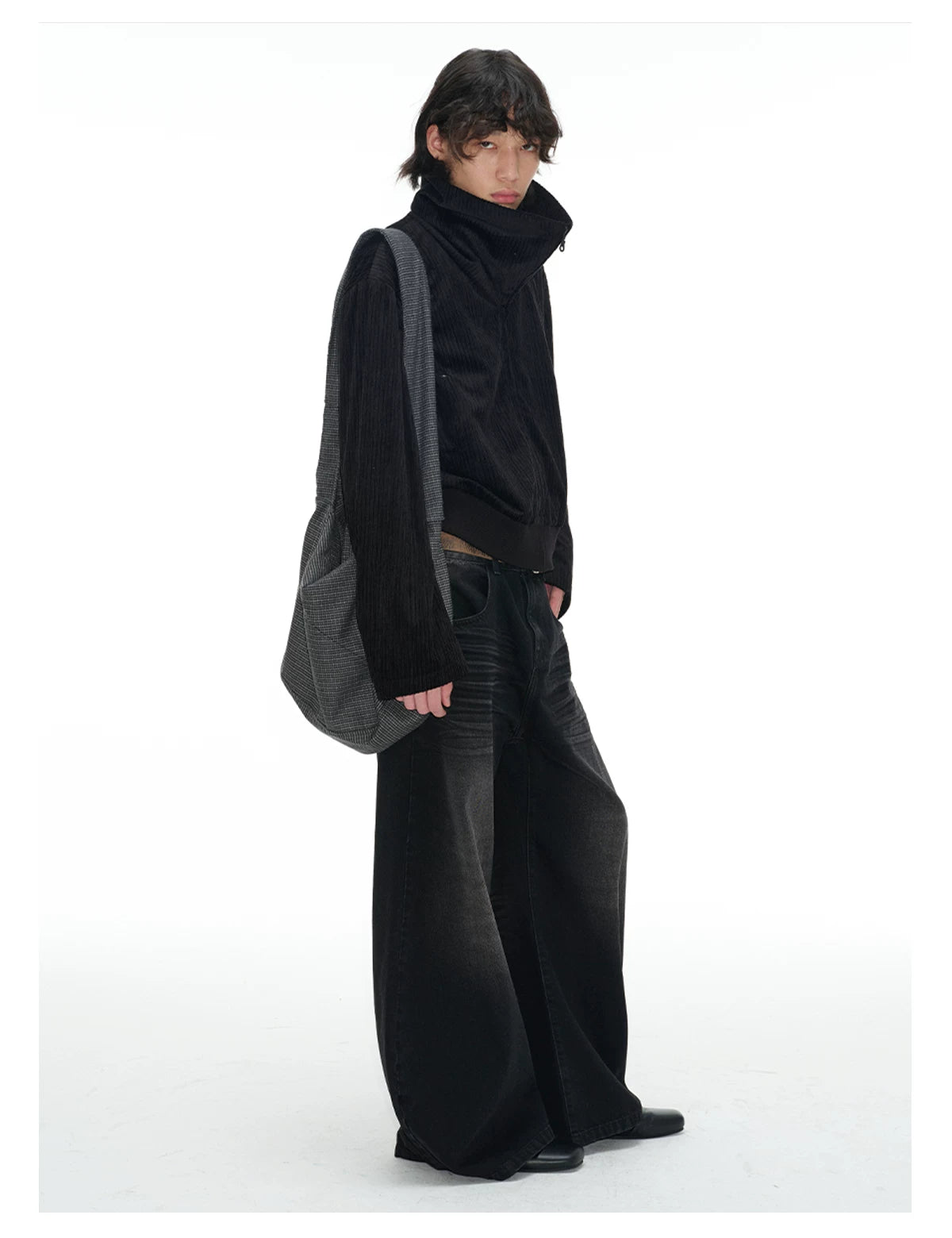 Pleated Distressed Wide Curved Jeans