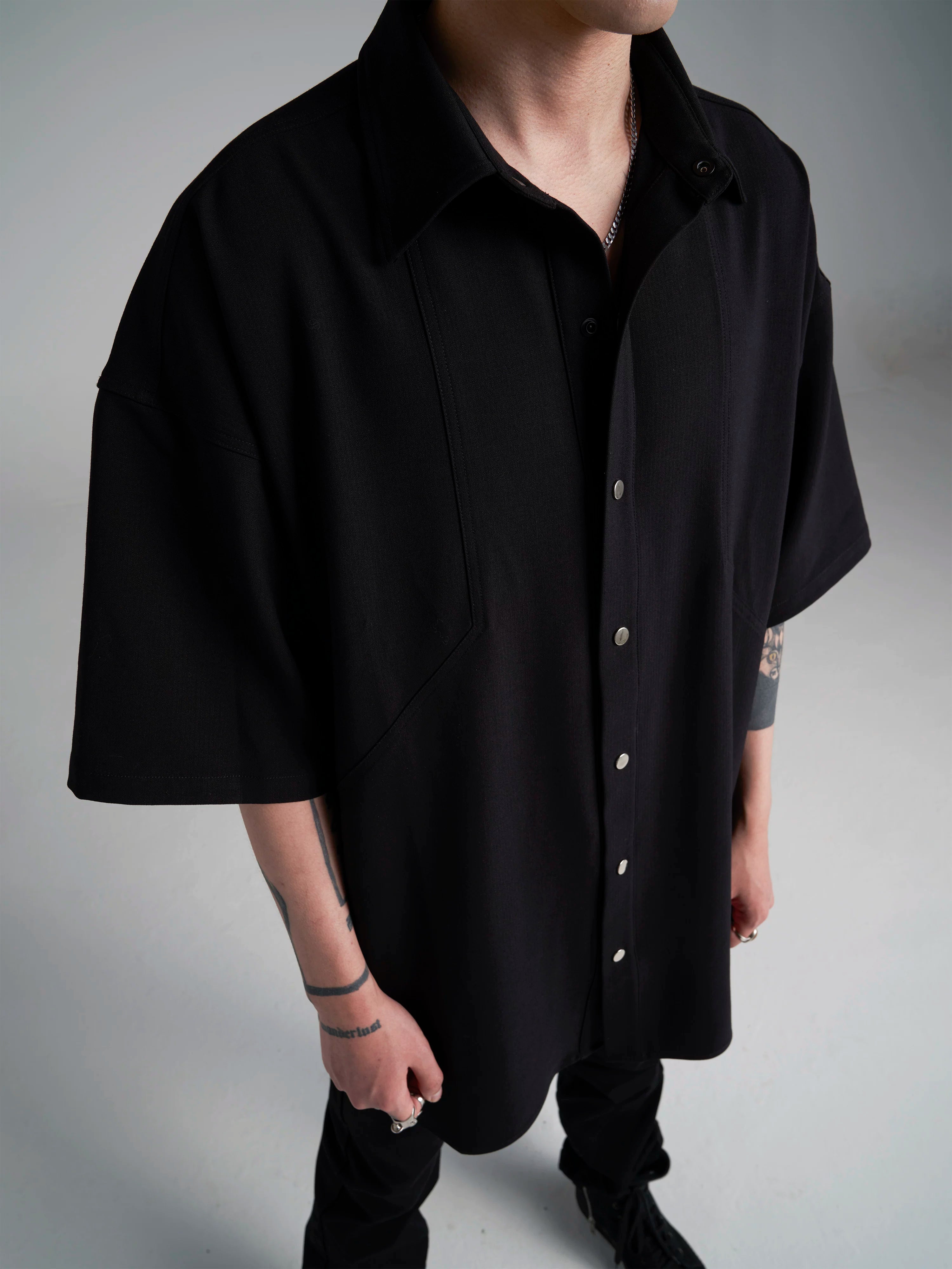Men's Black Fitted Short Sleeve Shirt
