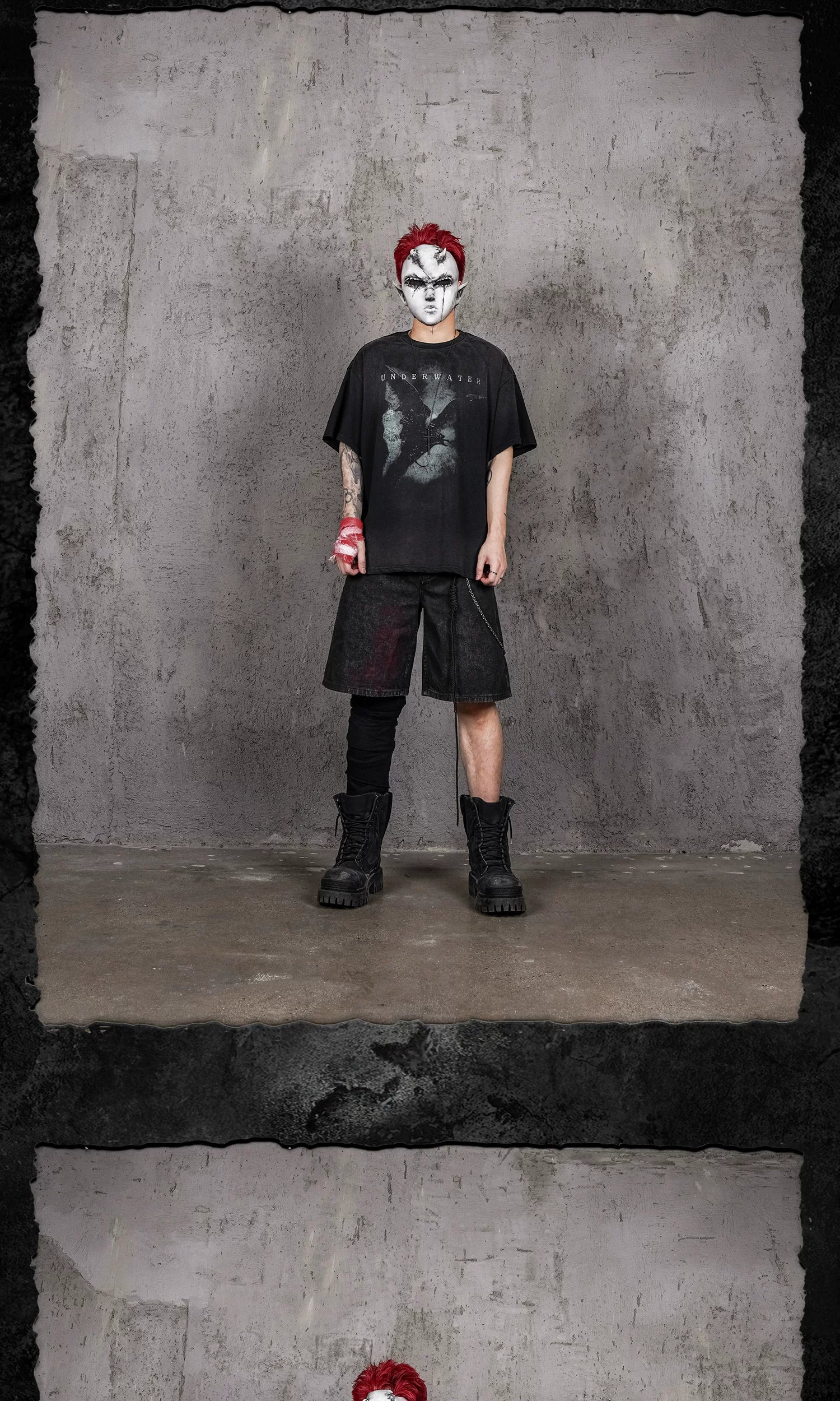 Crew Neck Distressed Raven Print Tee