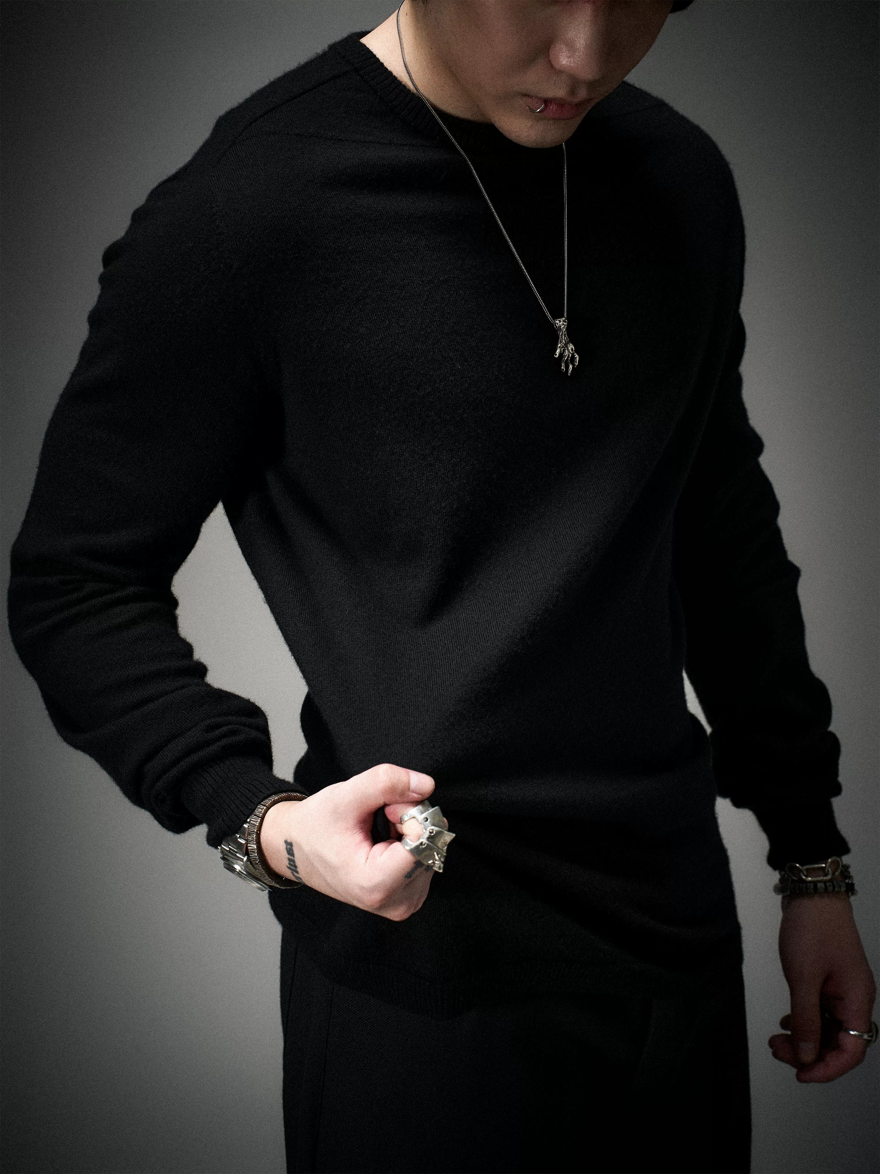 Fitted Dark Tailored Merino Cashmere Sweater