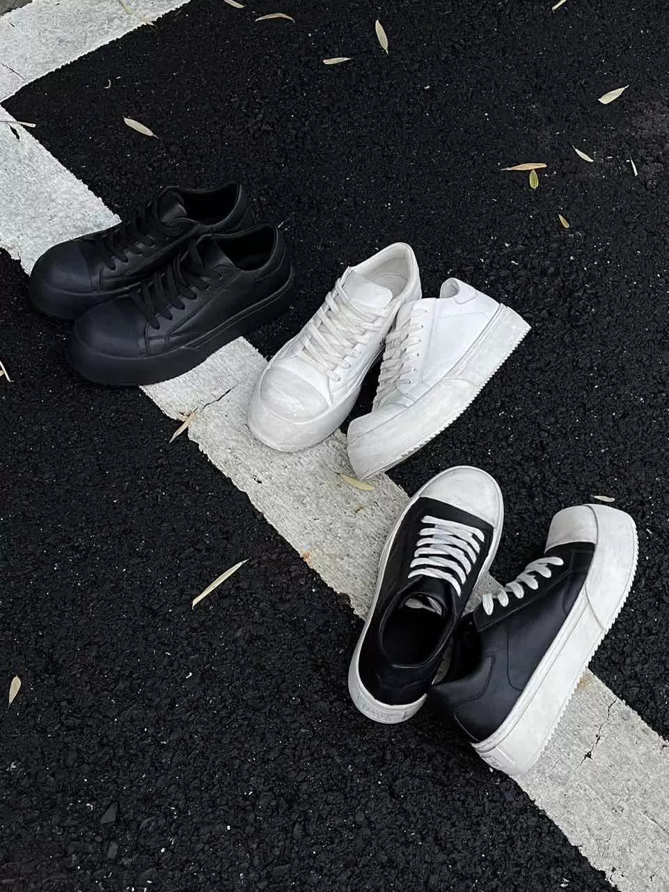 Unisex Distressed Low-Top Leather Platform Sneakers