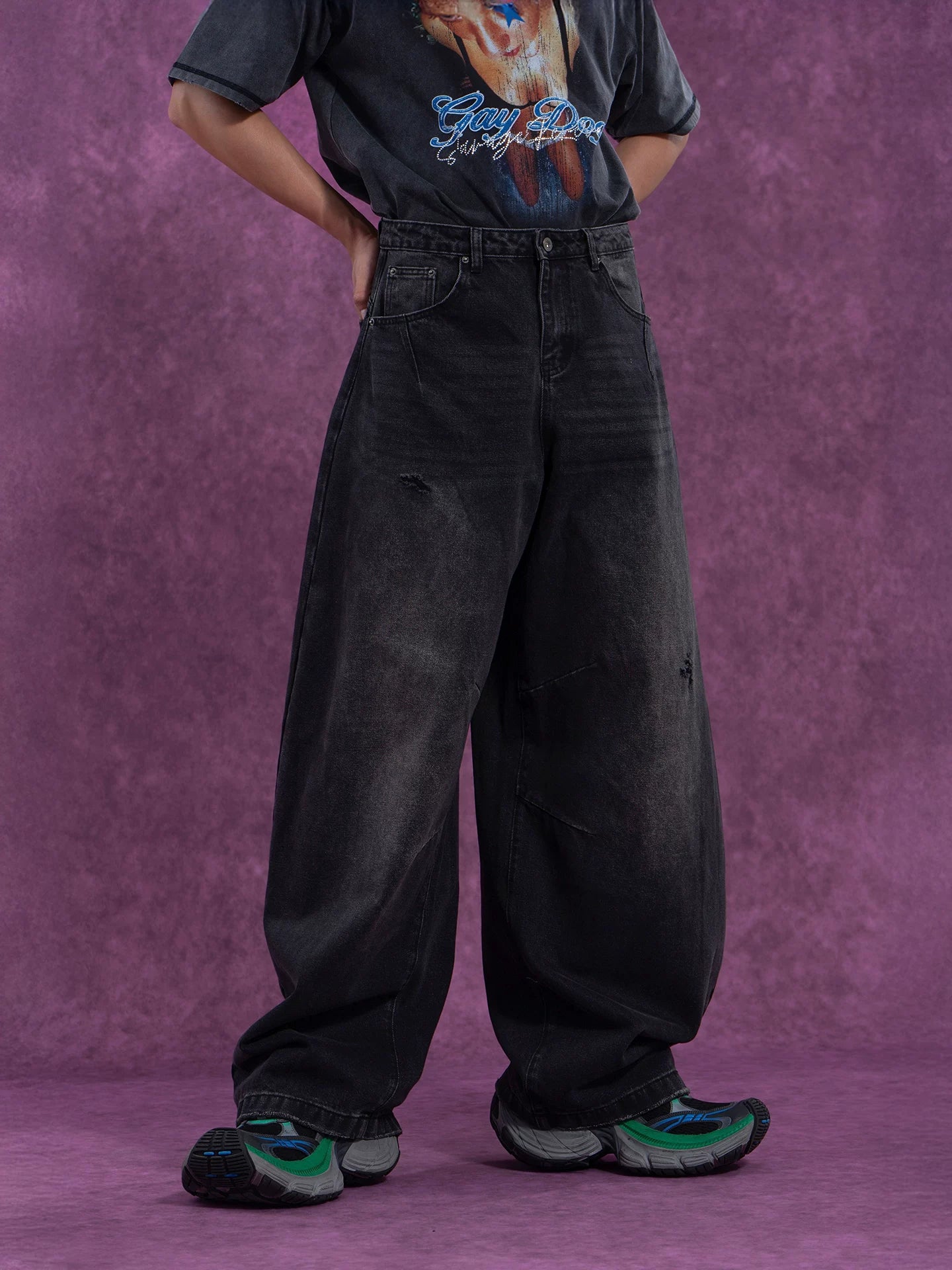Men's Faded Black Curved Wide Jeans