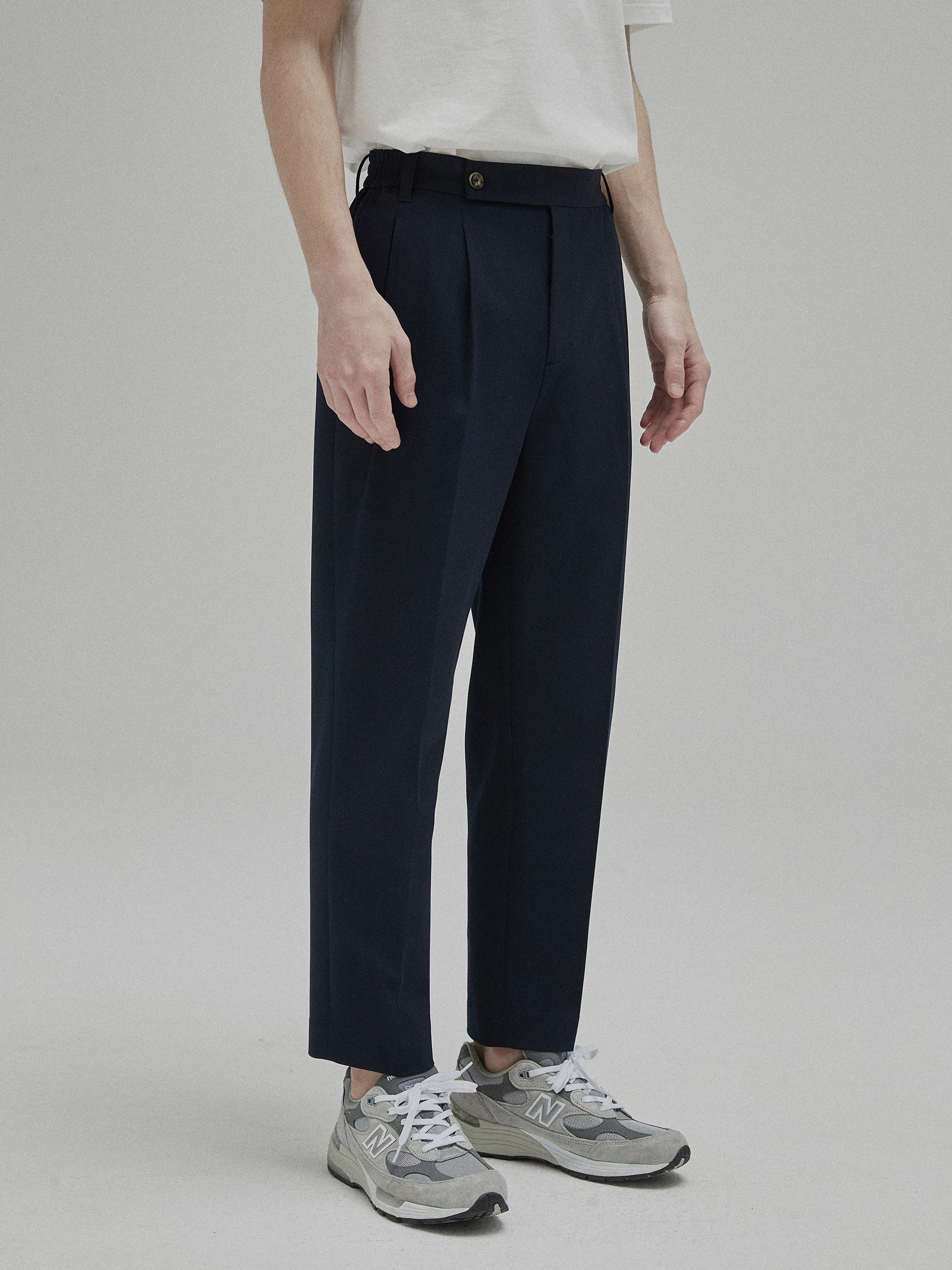 Stretchy Pleated Tapered Crop Pants