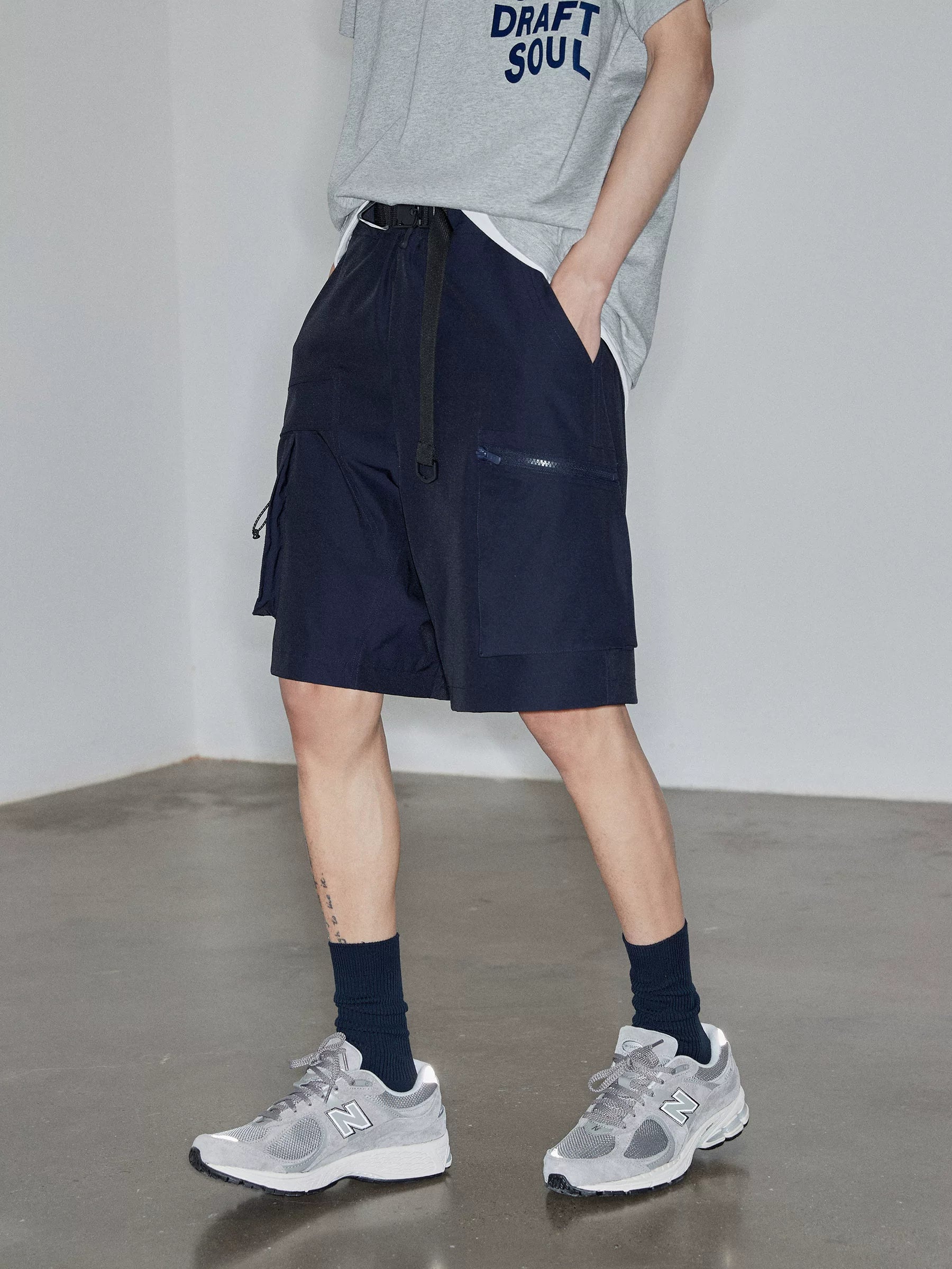 Magnetic Belted Elastic Multi-pocket Shorts