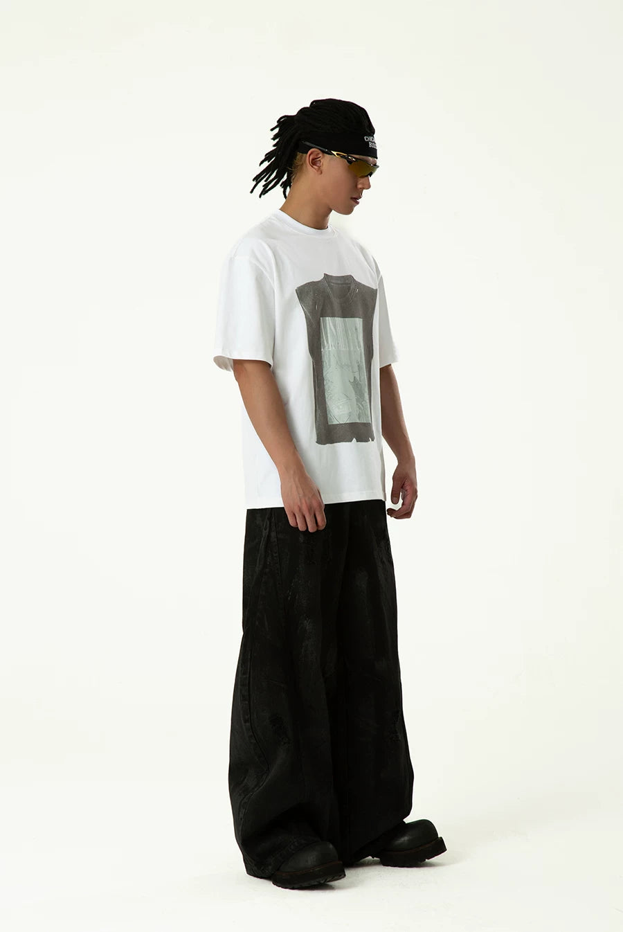 Men's Loose Distressed Black Curved Jeans