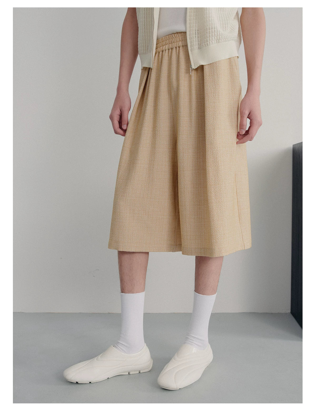 Bubble Pleated Plaid Capri Pants