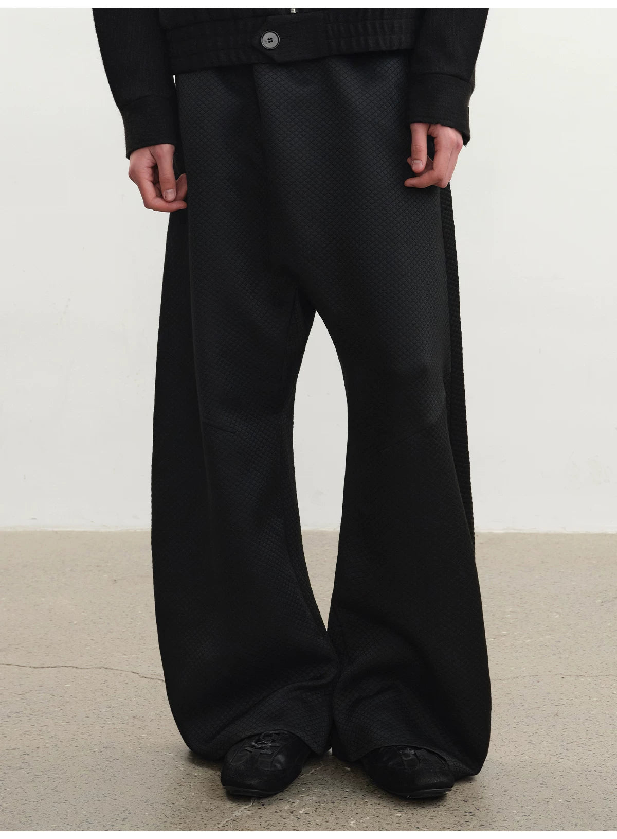 Low Rise Curved Pleated Quilted Pants