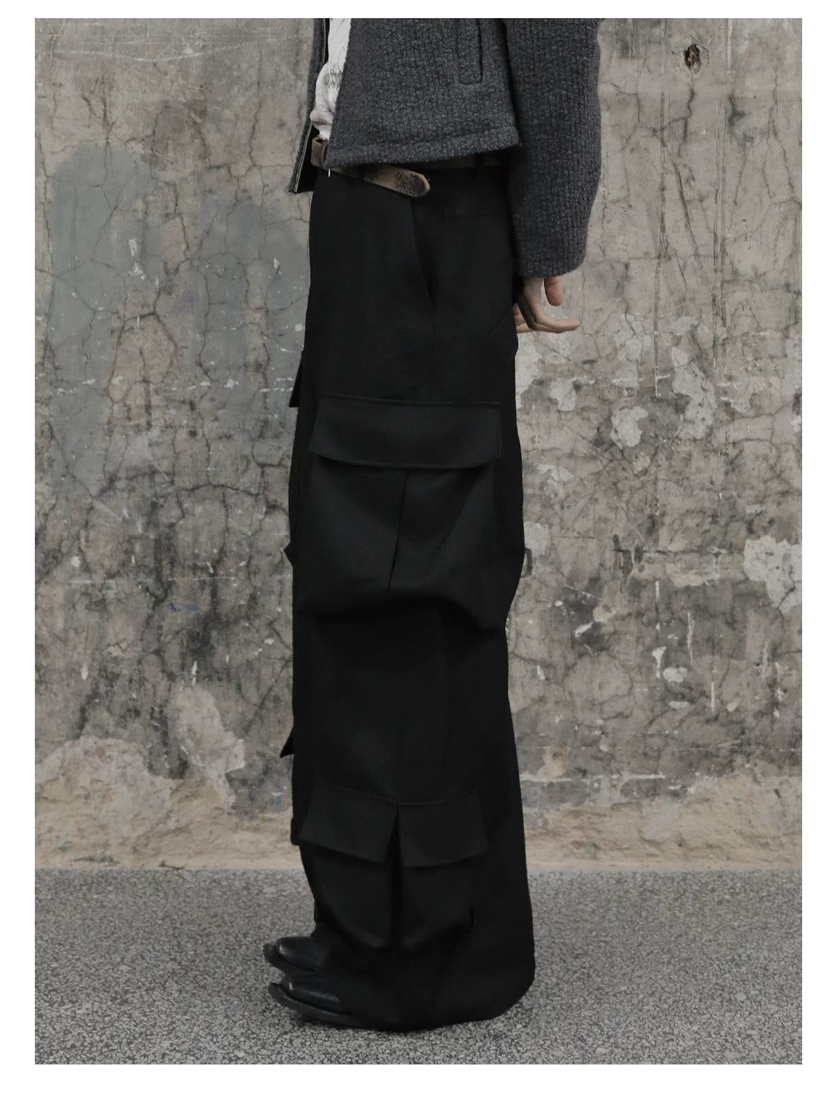 Knotty Curved Multi-Pocket Cargo Pants