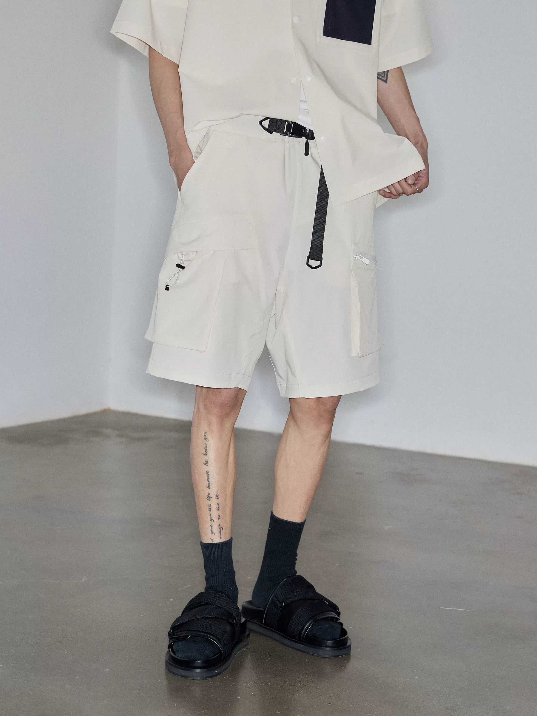 Magnetic Belted Elastic Multi-pocket Shorts
