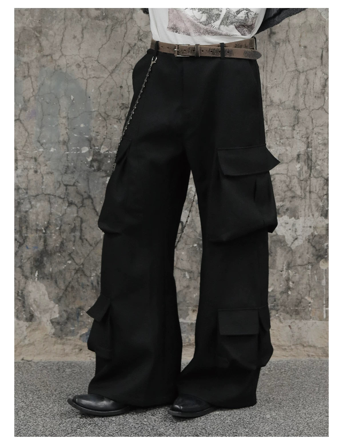 Knotty Curved Multi-Pocket Cargo Pants