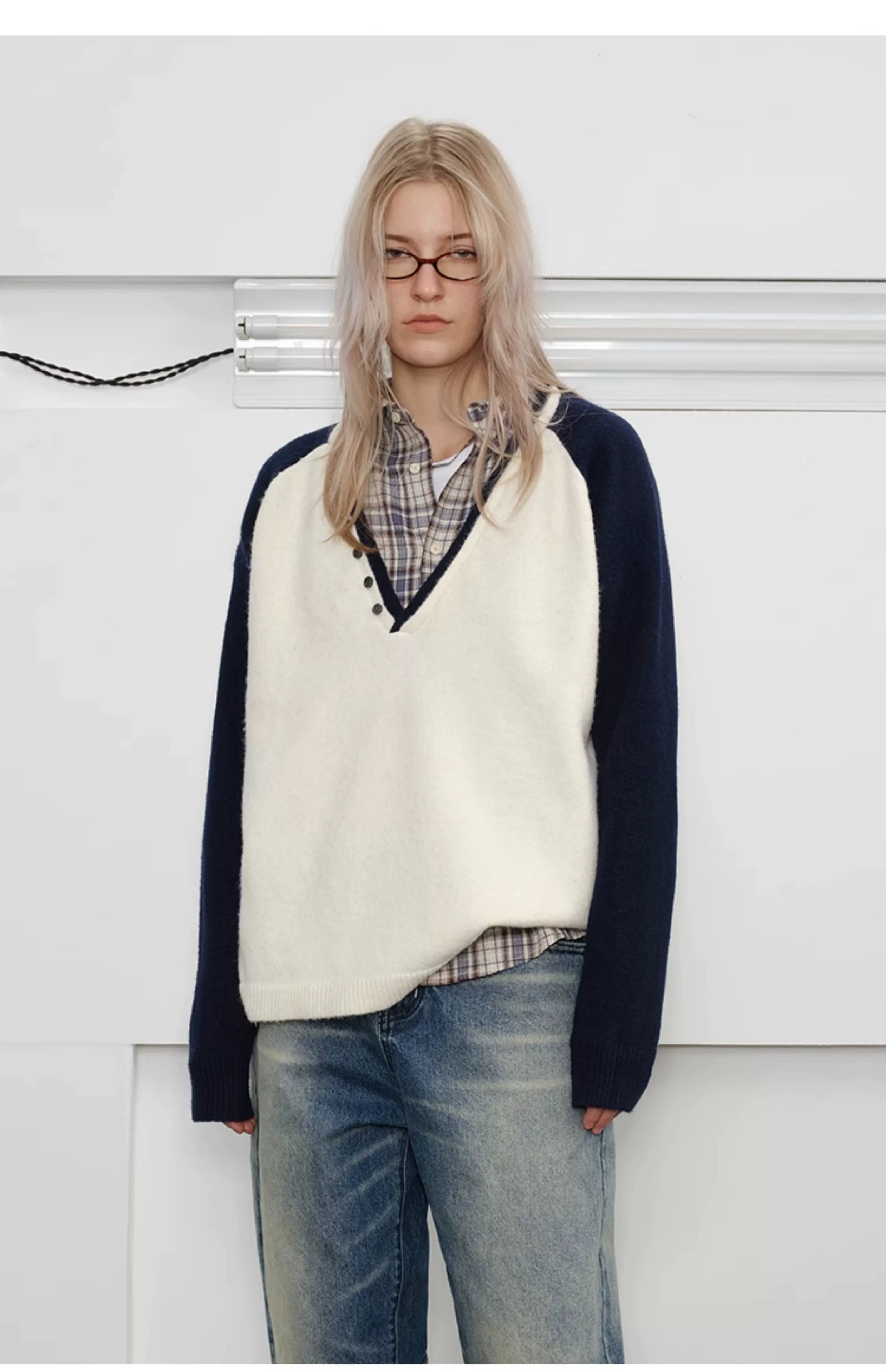 Men's Loose Colorblock V-neck Wool Sweater