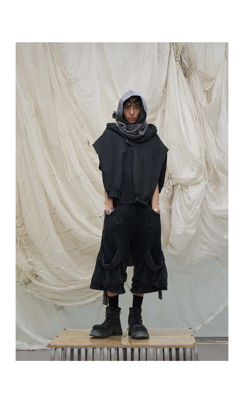 Washed Detachable Ripped Hood Grey Sweatshirt