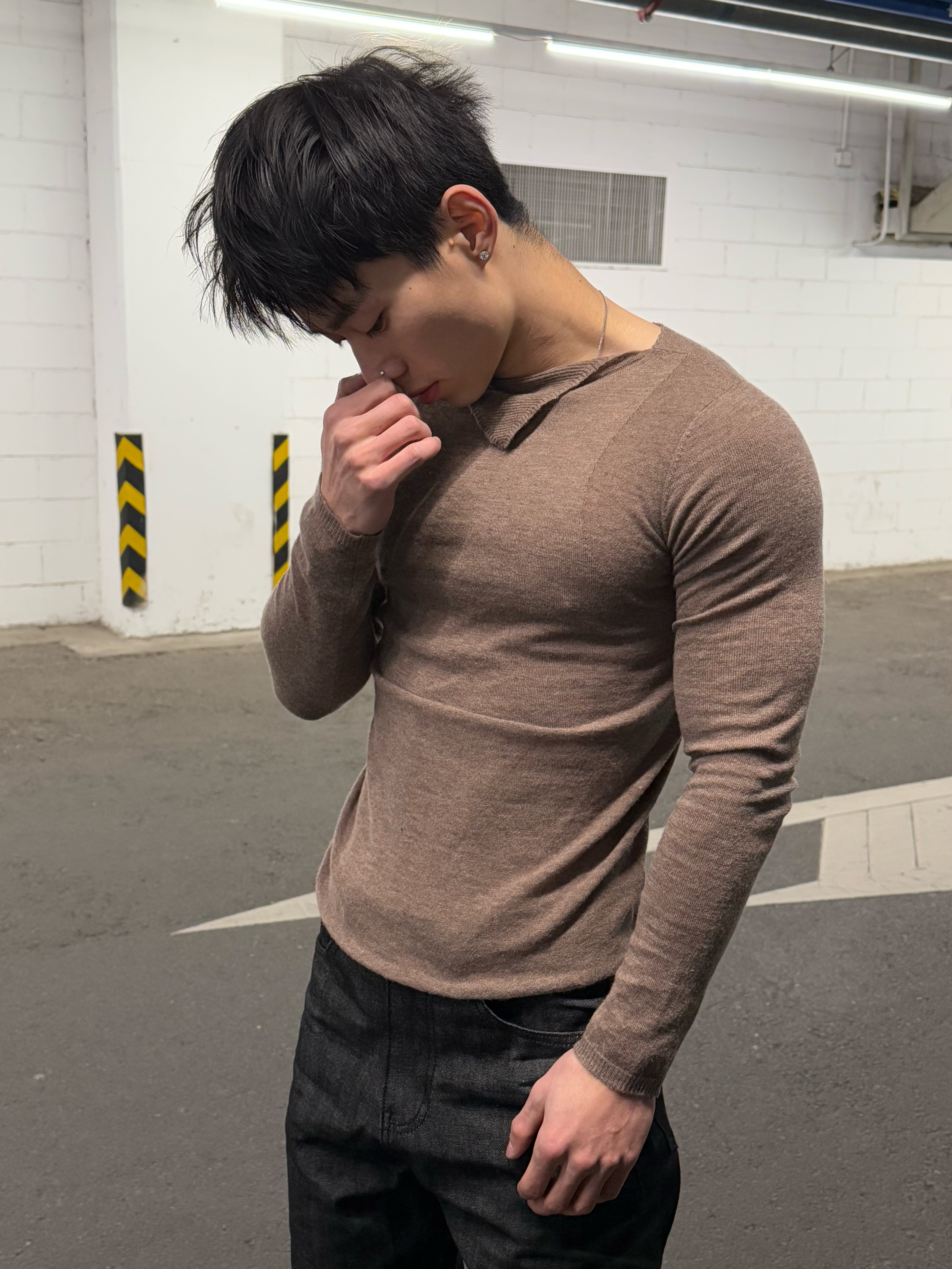 Lightweight Wool Slim Triangle Neck Sweater