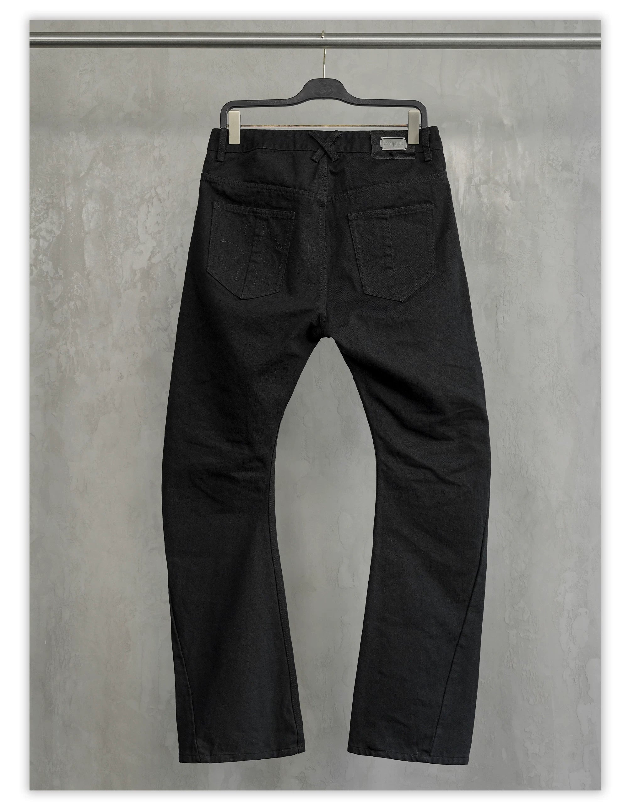 15 Oz Rigid Black Curved Jeans