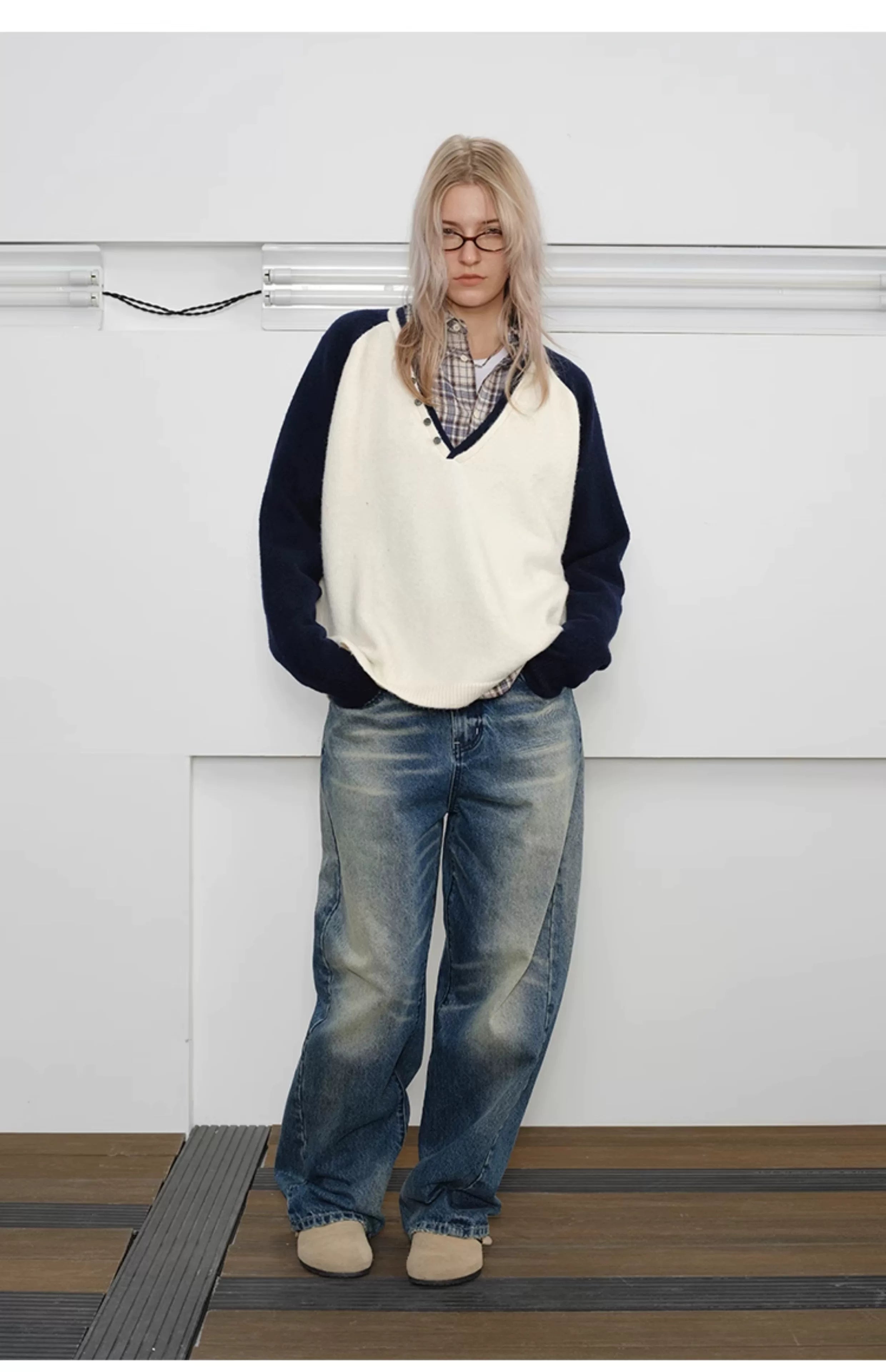 Men's Loose Colorblock V-neck Wool Sweater