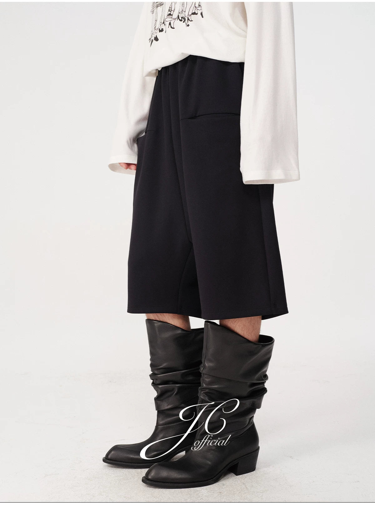 Pocketed Low-Rise Tencel Shorts
