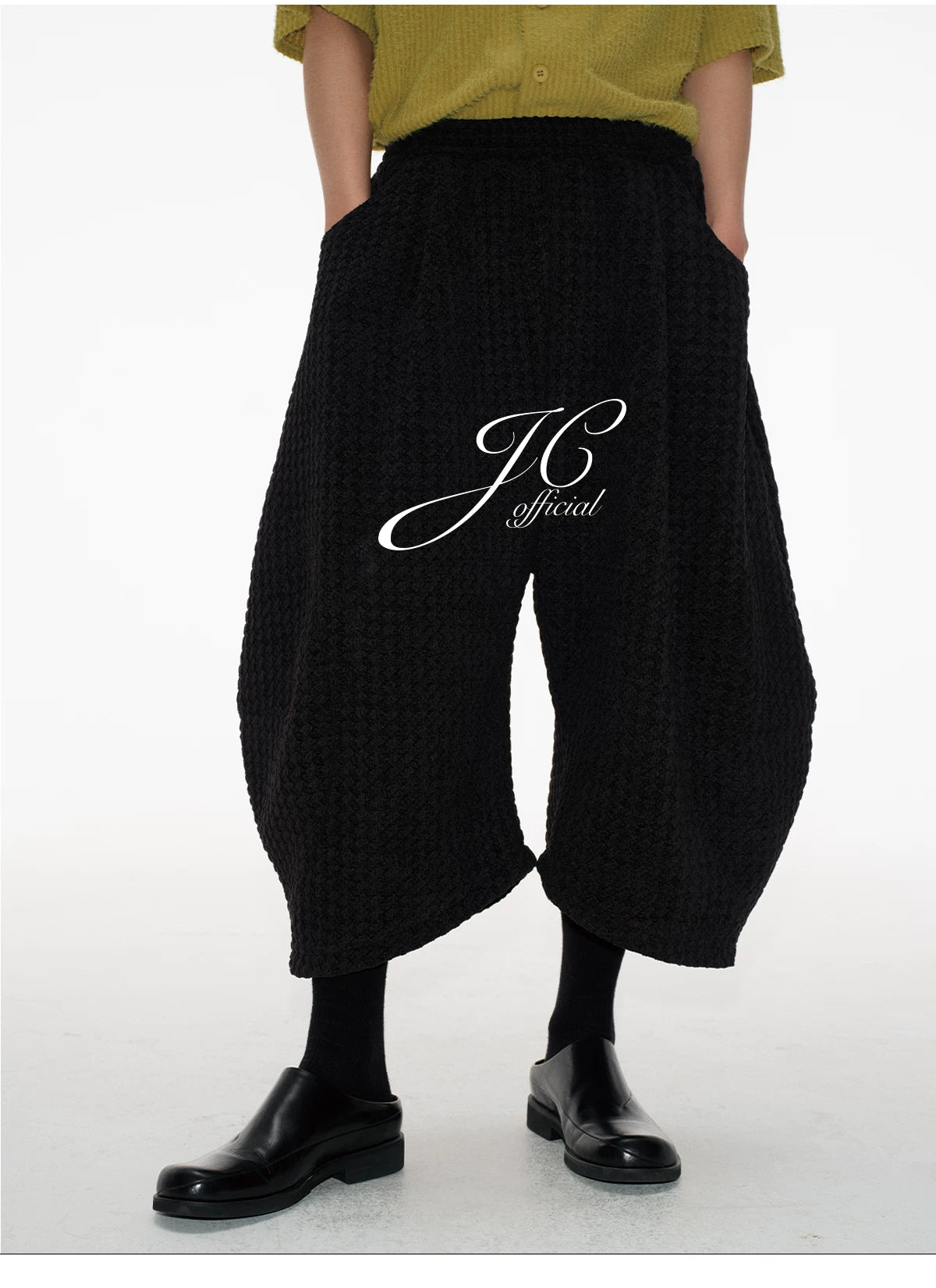 Jacquard Low-Rise Cropped Pants
