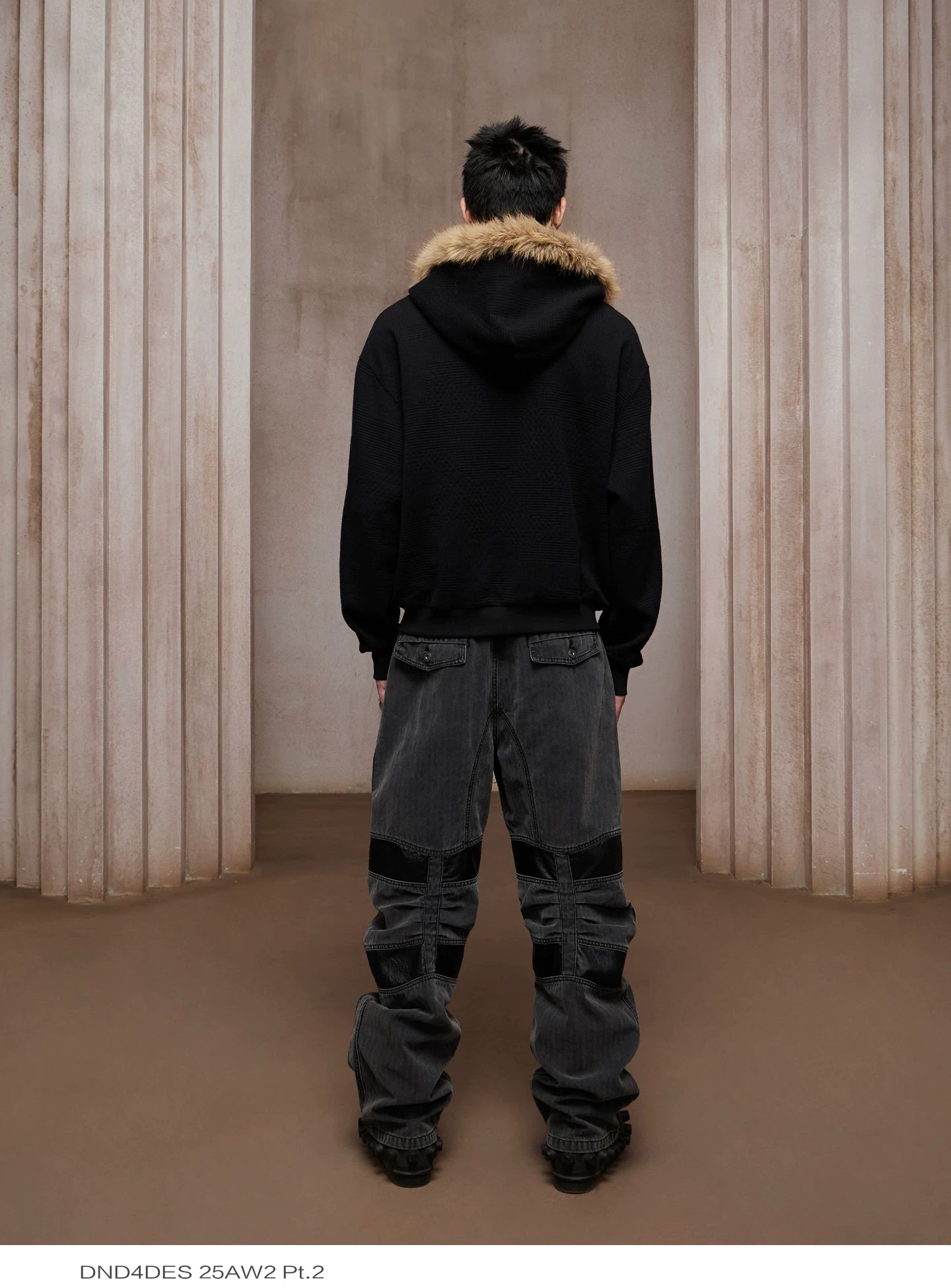 Heavy-Washed Paneled Curved Multi-pocket Cargo Jeans