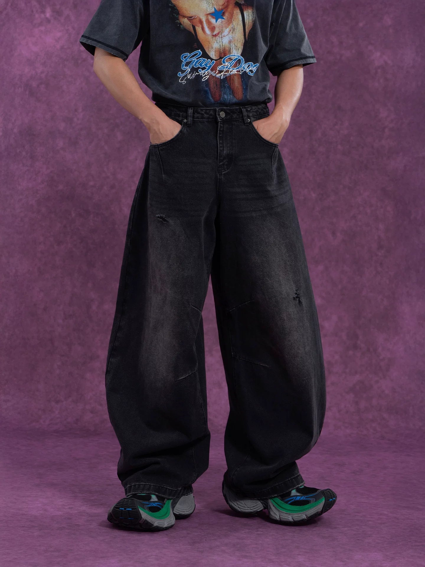 Men's Faded Black Curved Wide Jeans