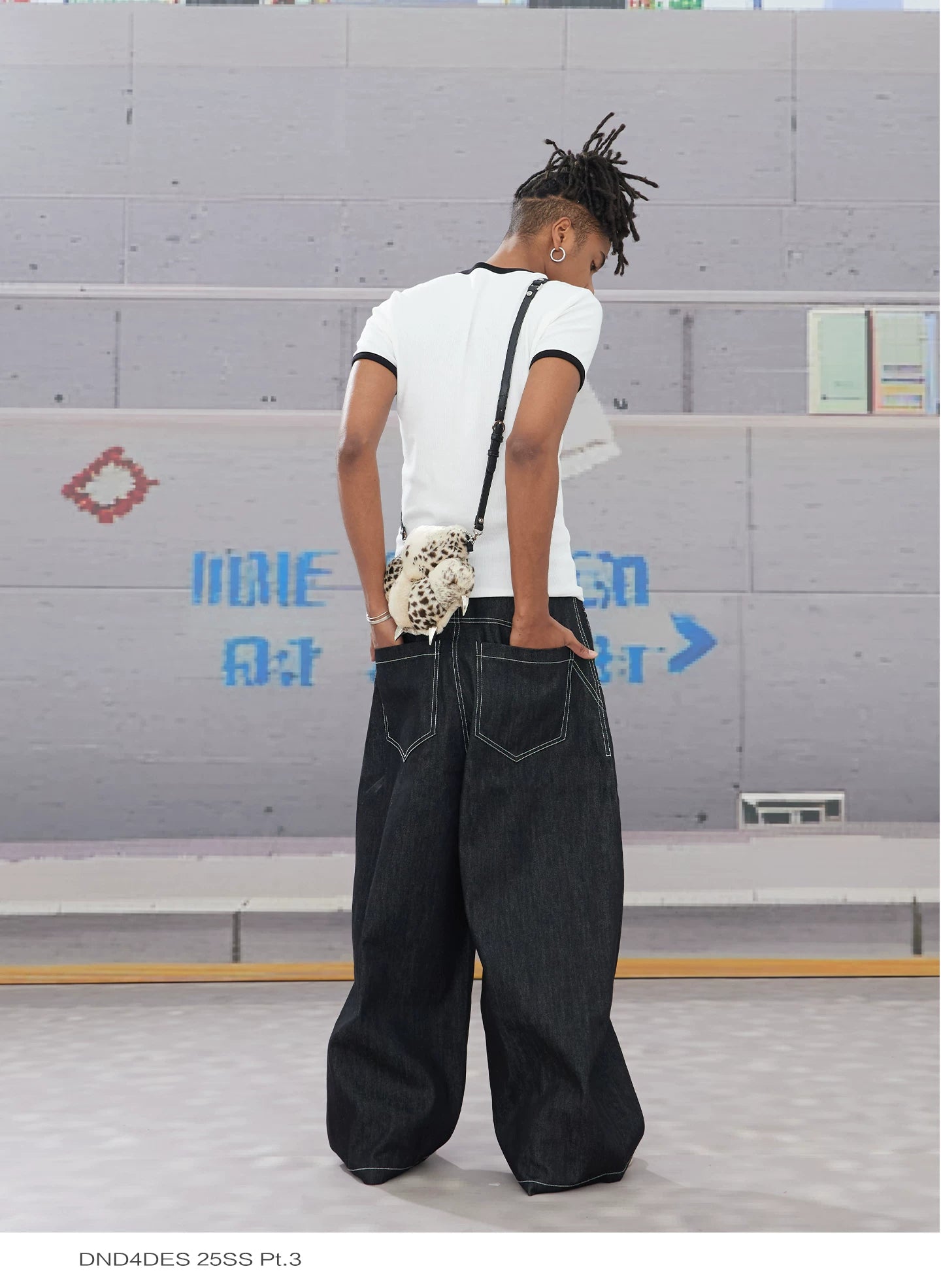 Baggy Curved Raw Denim Jeans
