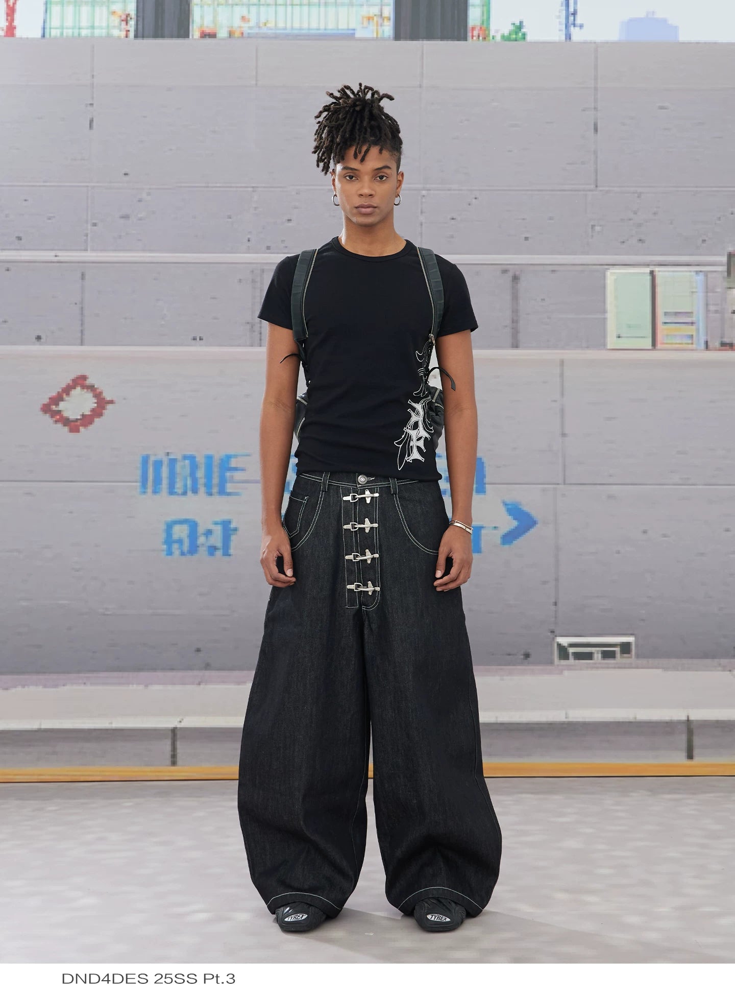 Baggy Curved Raw Denim Jeans