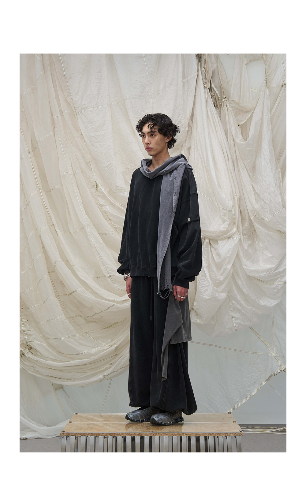 Washed Detachable Ripped Hood Grey Sweatshirt