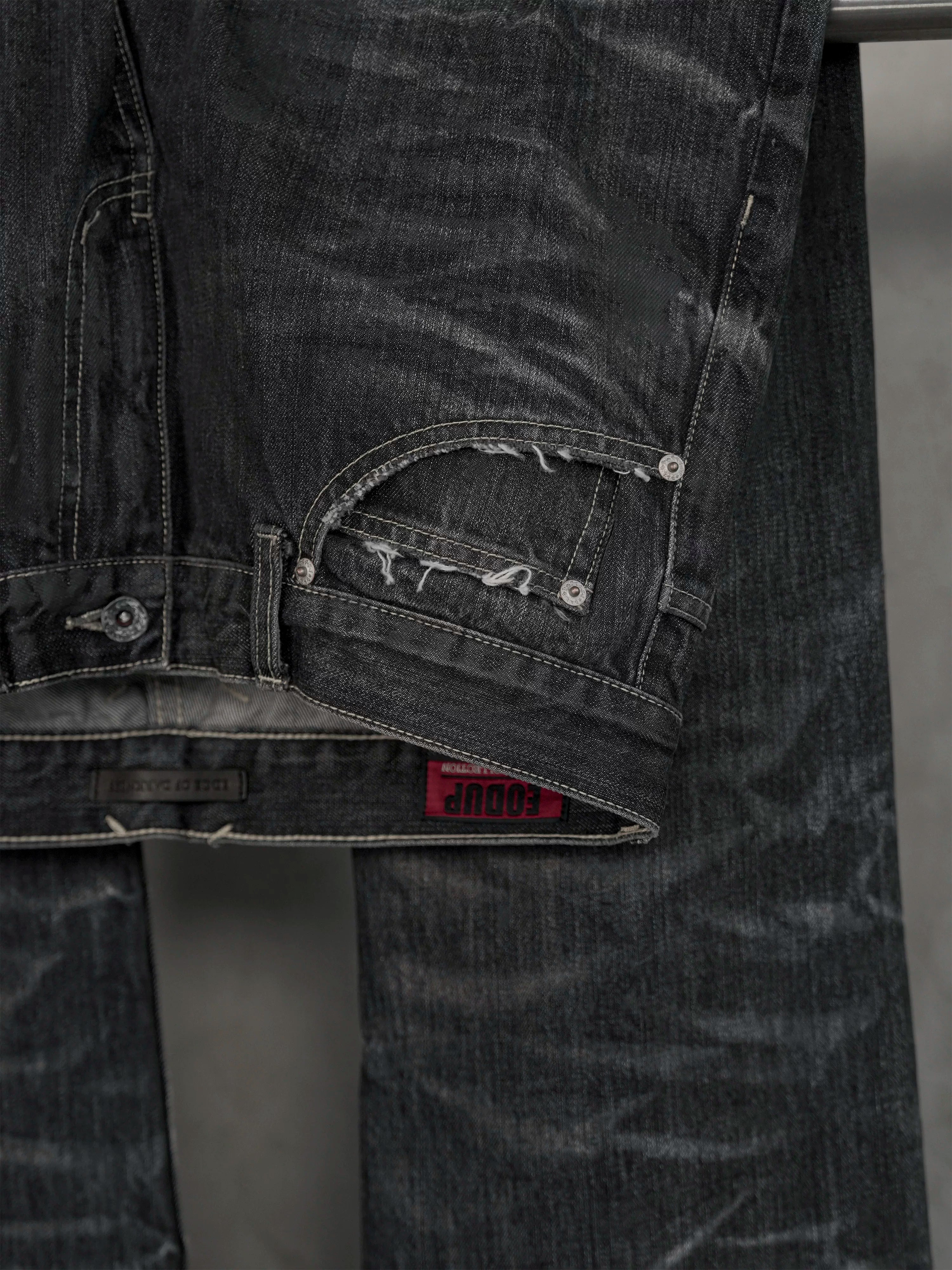 Distressed Straight Cut Jeans