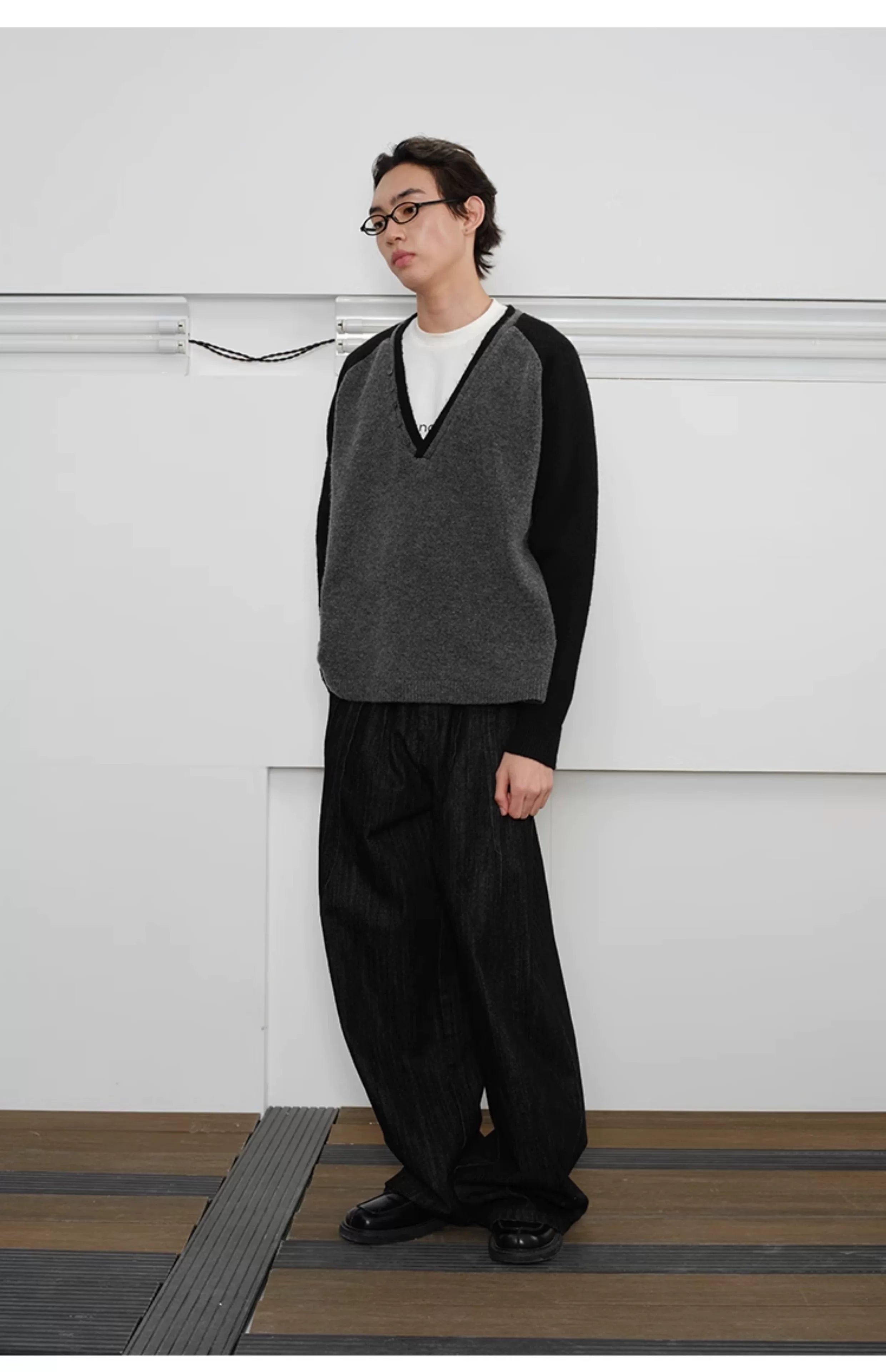 Men's Loose Colorblock V-neck Wool Sweater