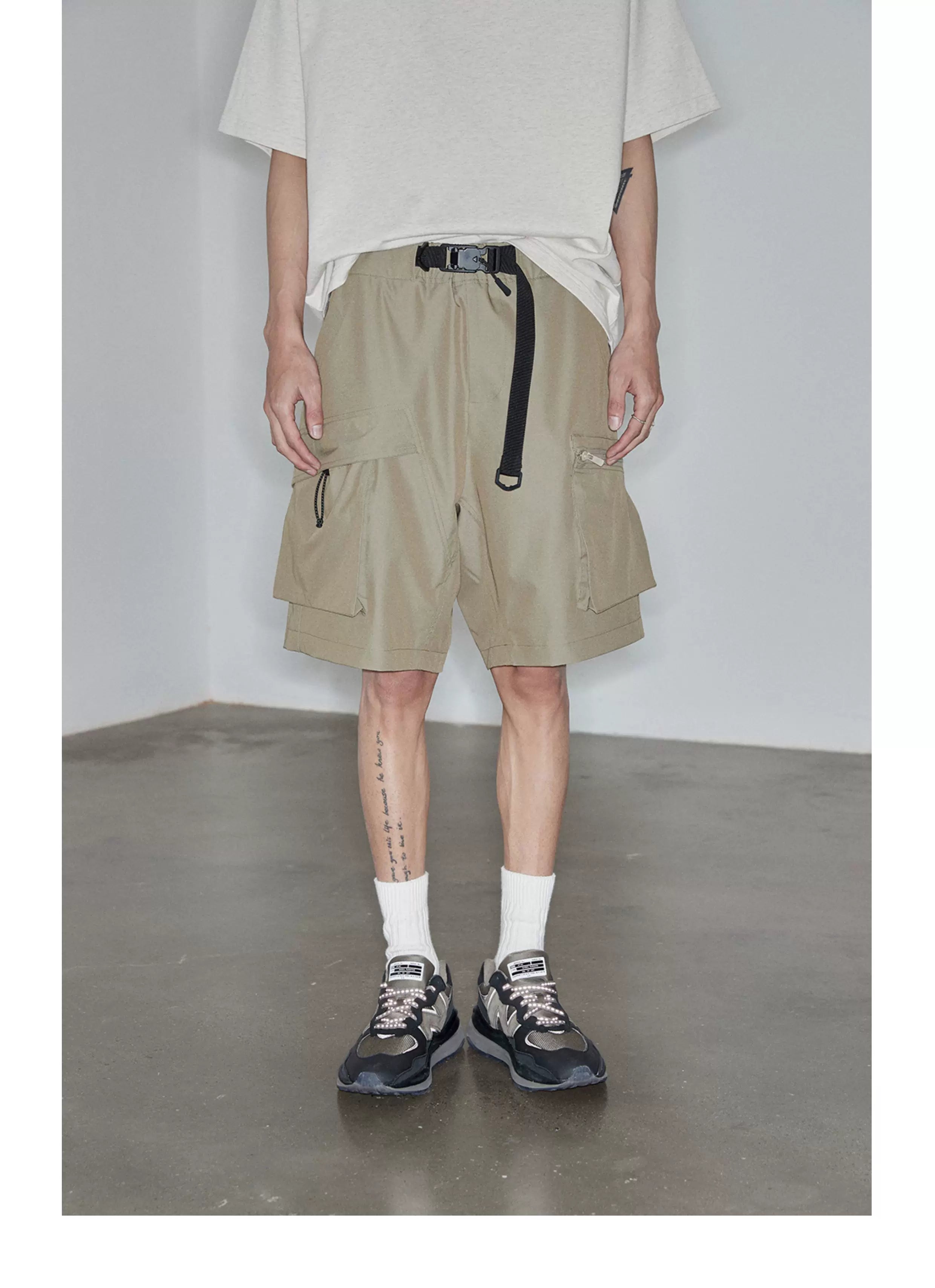 Magnetic Belted Elastic Multi-pocket Shorts