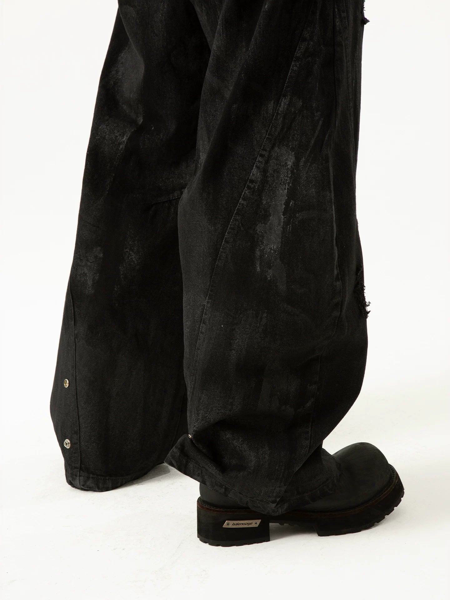 Men's Loose Distressed Black Curved Jeans