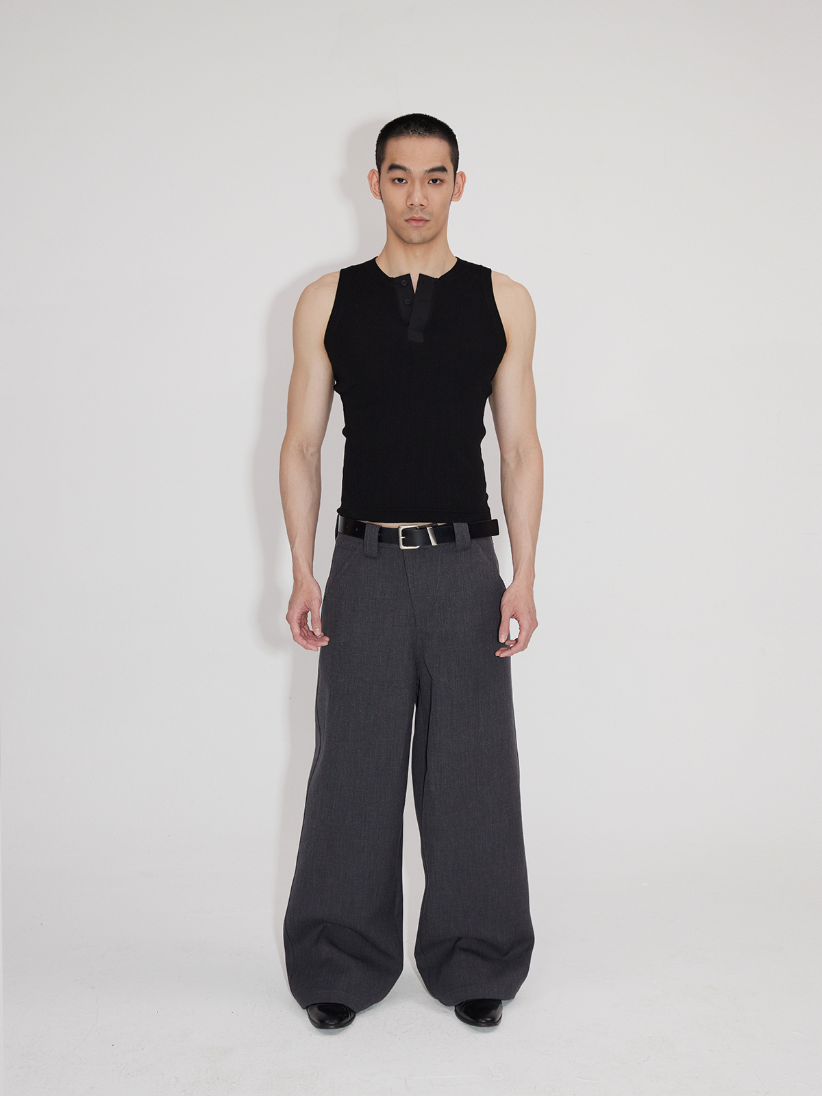 Wrinkle-Resistant V-Neck Cardigan Vest