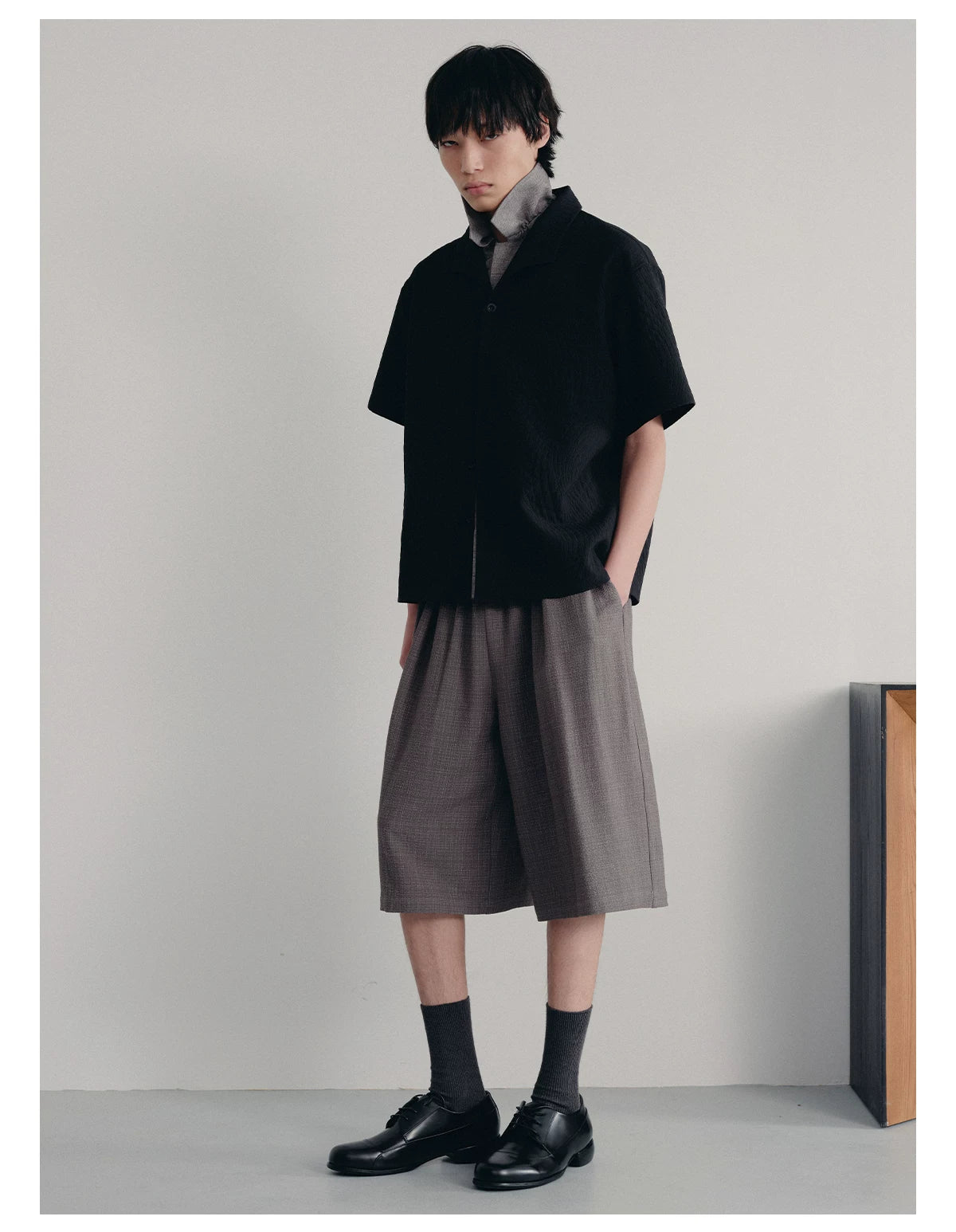 Bubble Pleated Plaid Capri Pants