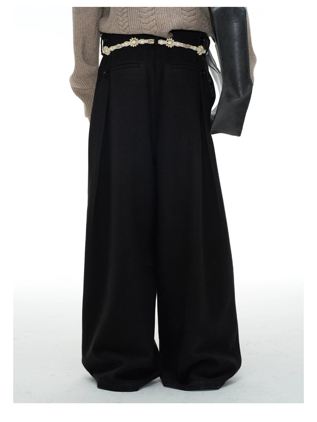 Pleated Wool Resin Button Pants