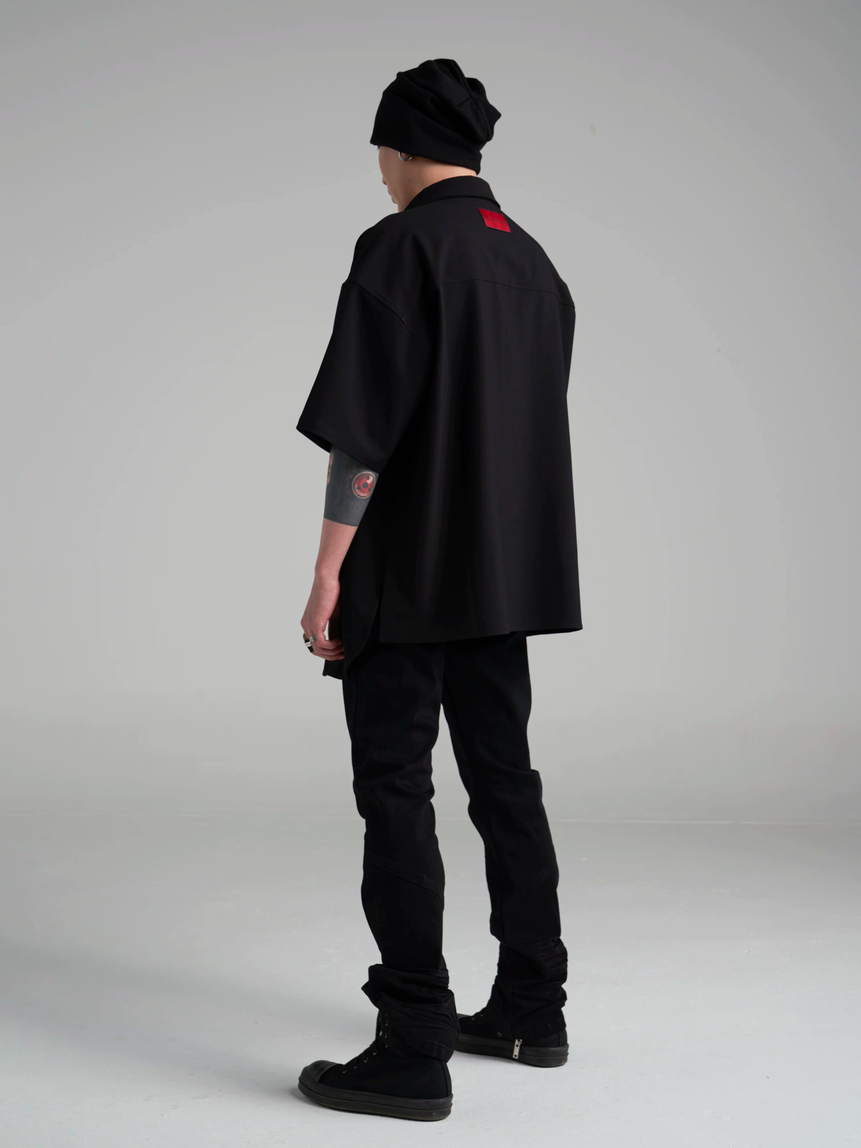 Men's Black Fitted Short Sleeve Shirt