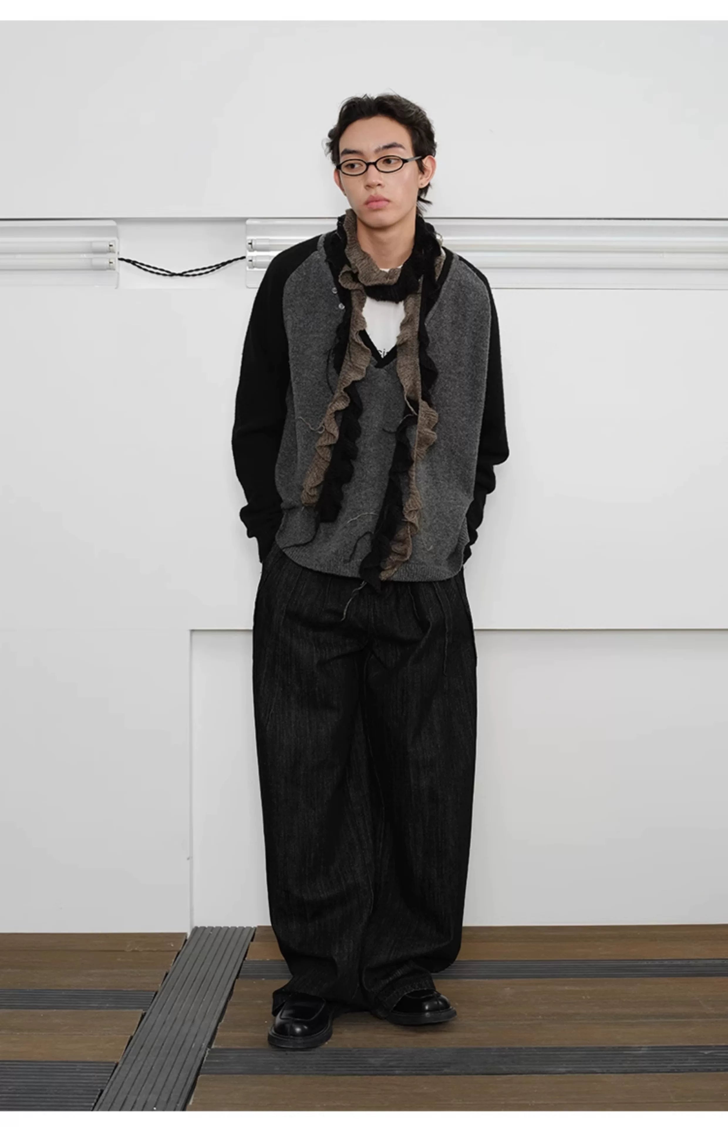 Men's Loose Colorblock V-neck Wool Sweater