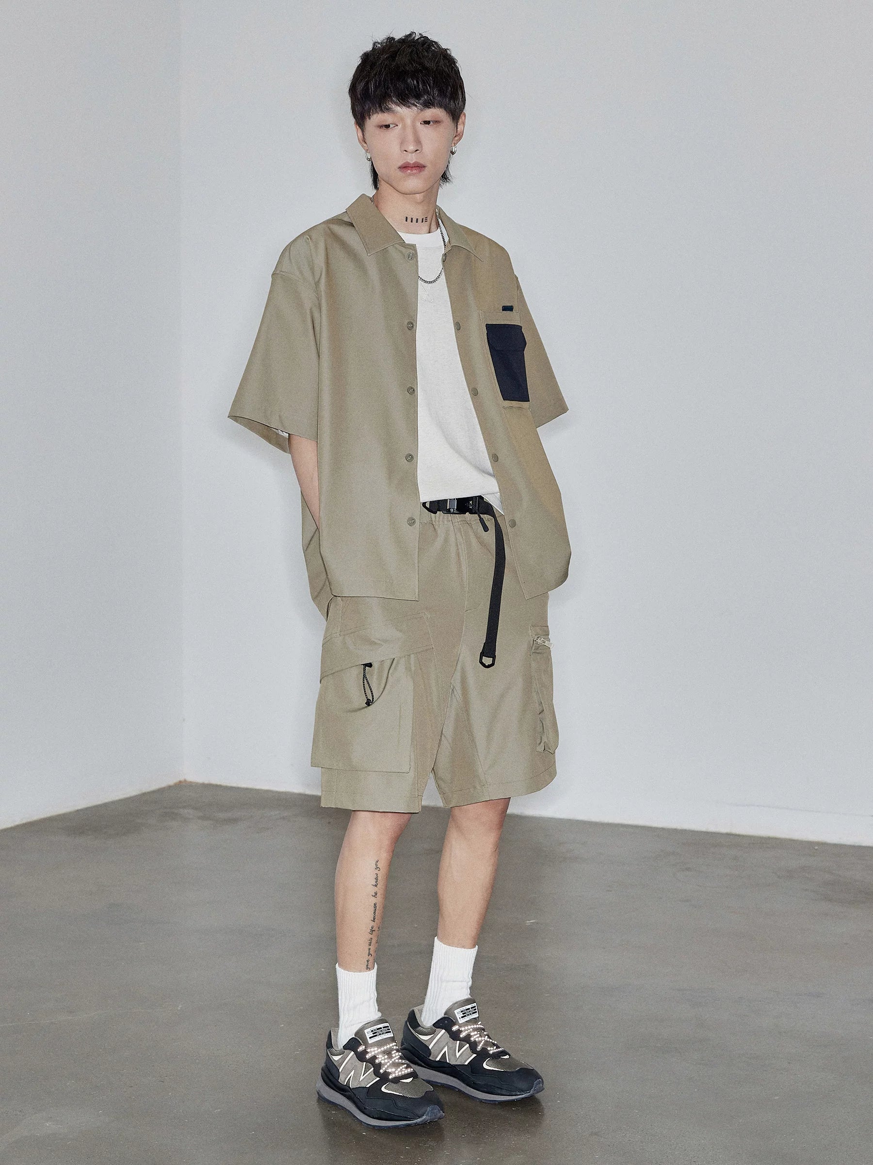 Magnetic Belted Elastic Multi-pocket Shorts