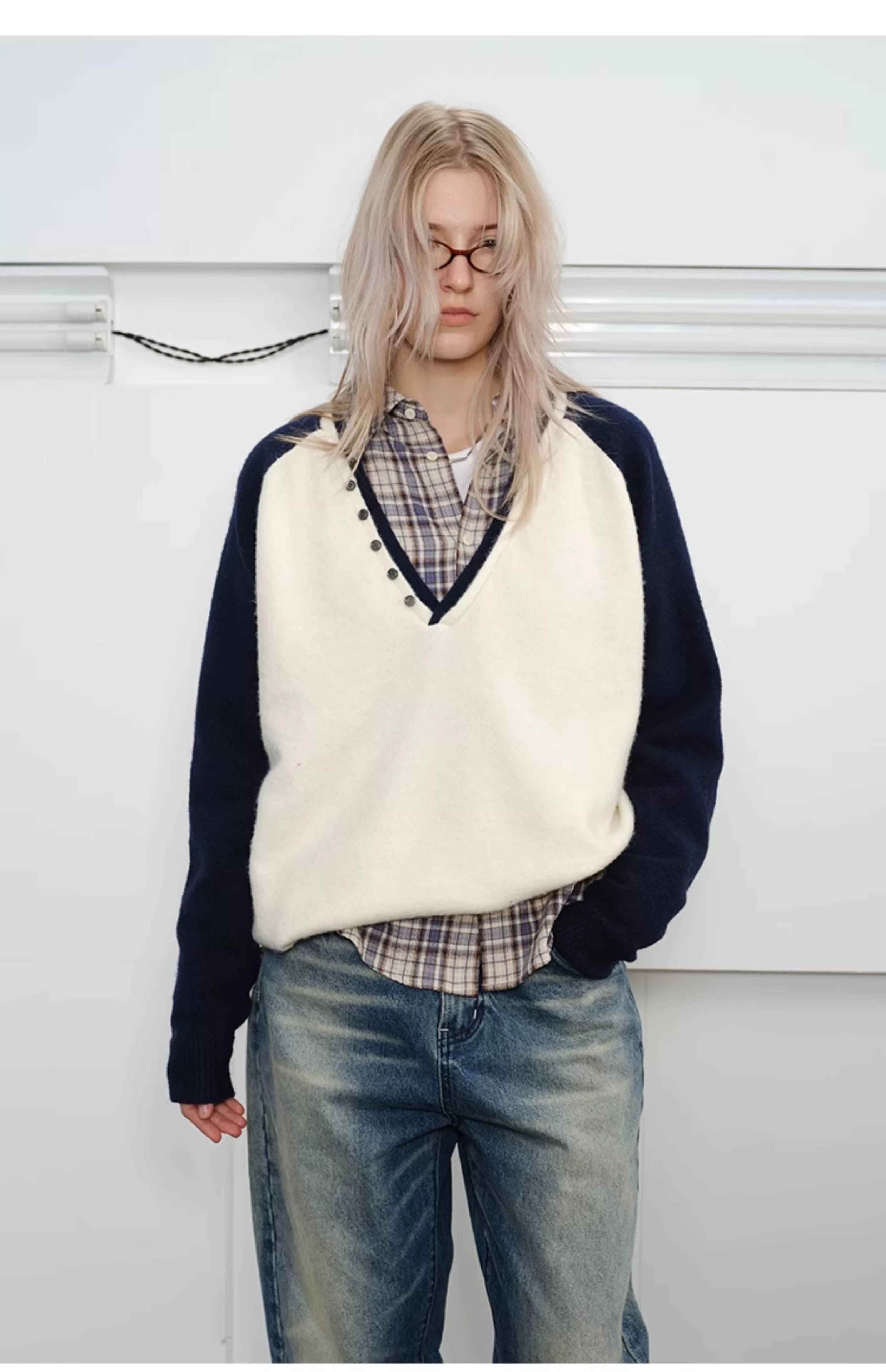 Men's Loose Colorblock V-neck Wool Sweater