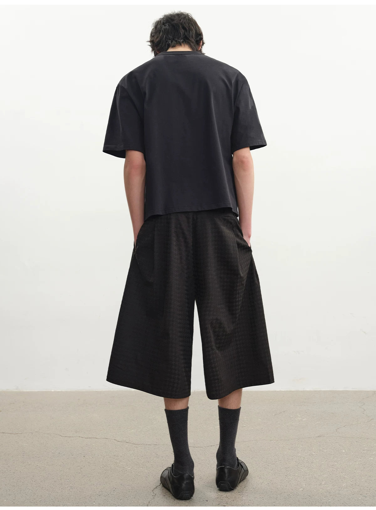 Houndstooth Pleated Capri Pants