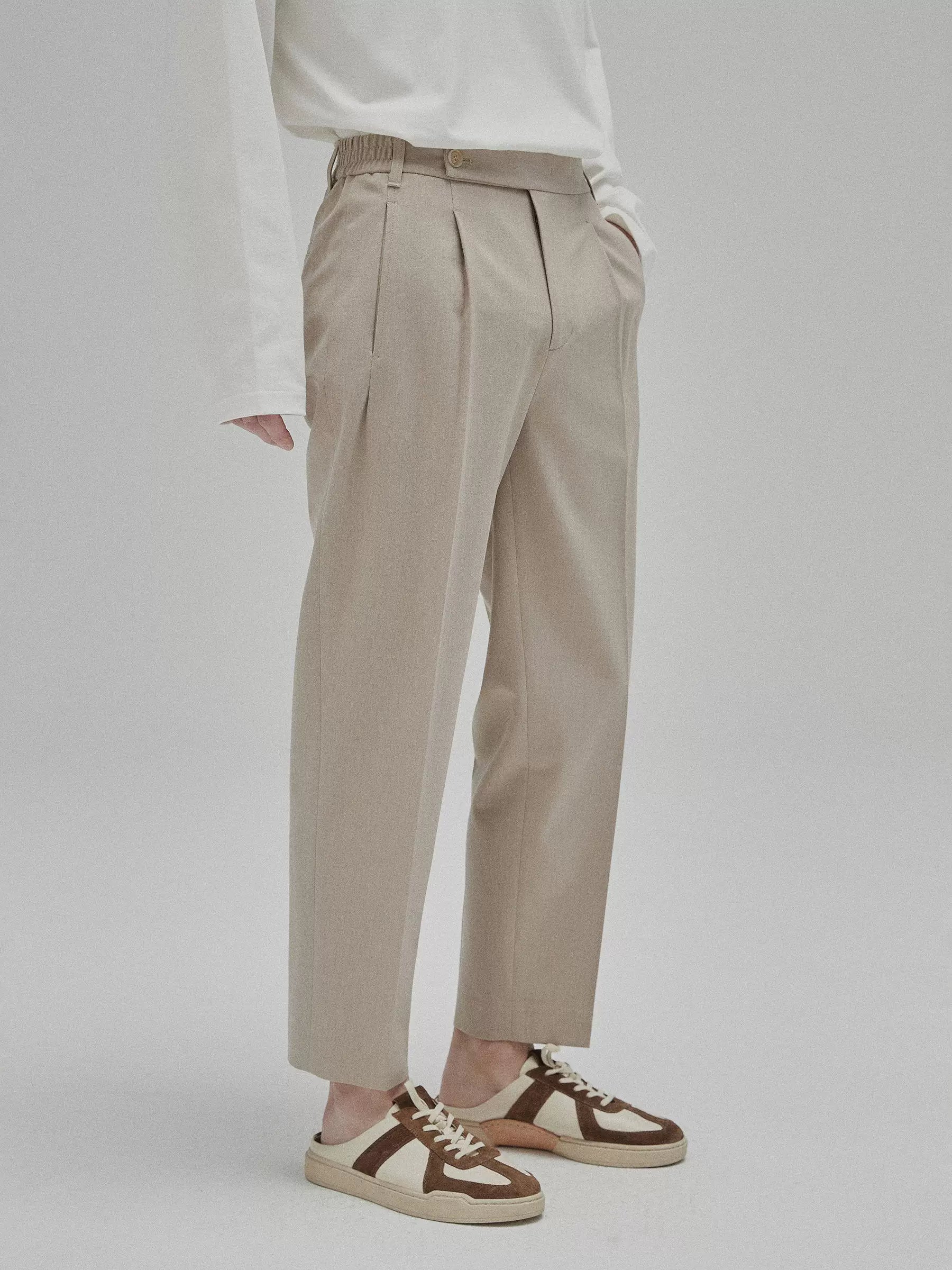 Stretchy Pleated Tapered Crop Pants