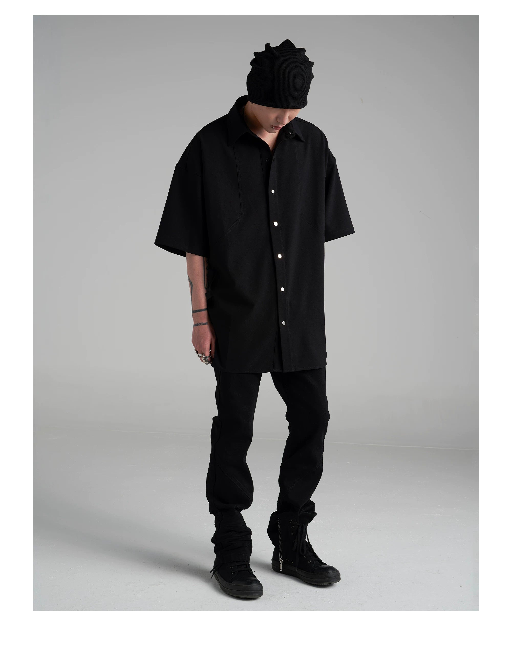Men's Black Fitted Short Sleeve Shirt