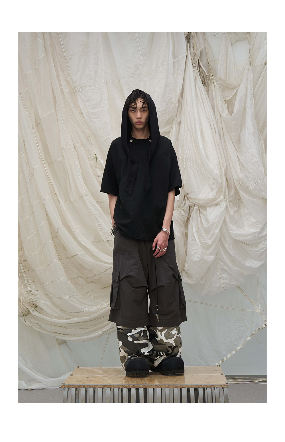 Skin-Friendly Short-Sleeve Detachable Small Hooded Tee