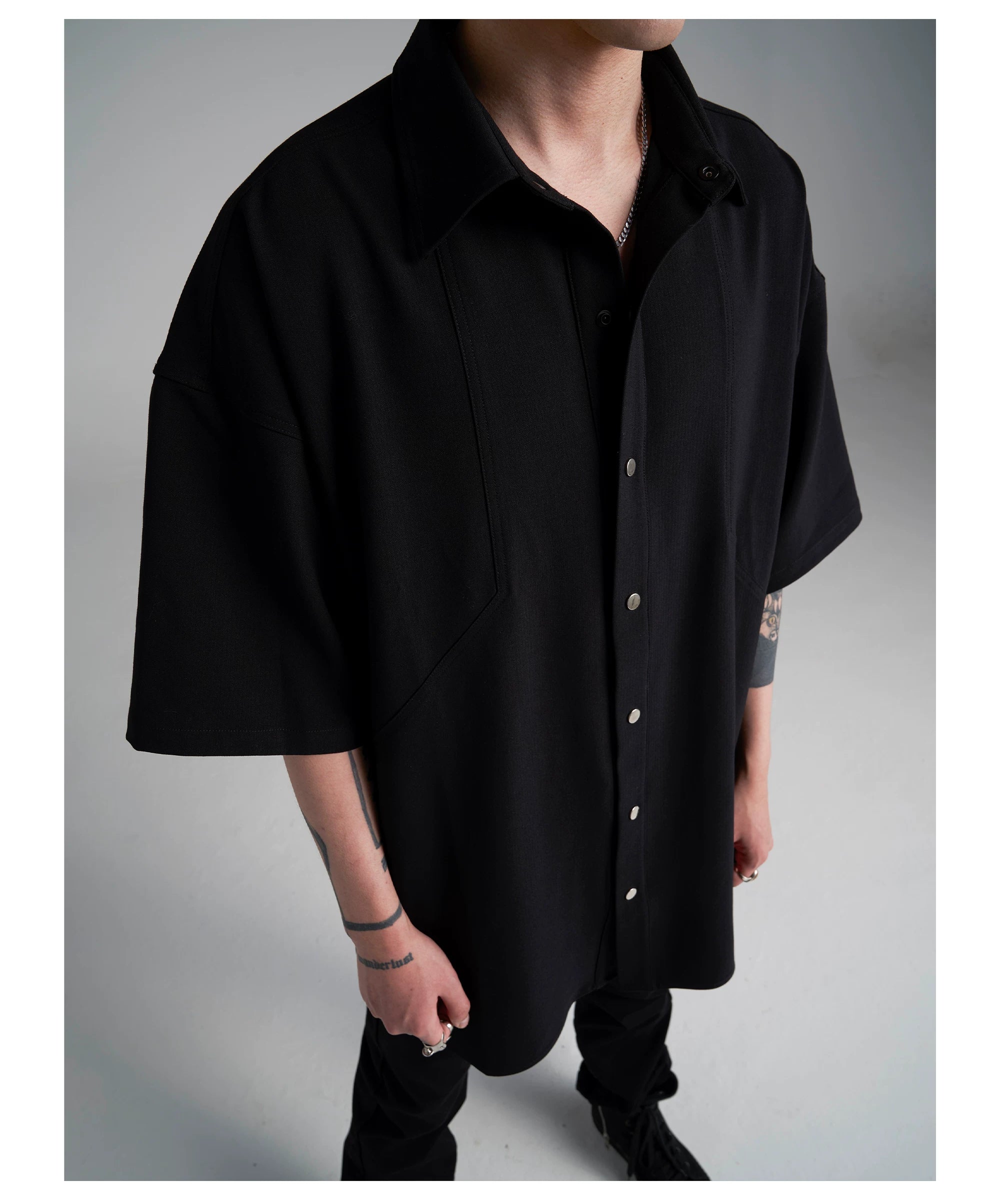 Men's Black Fitted Short Sleeve Shirt