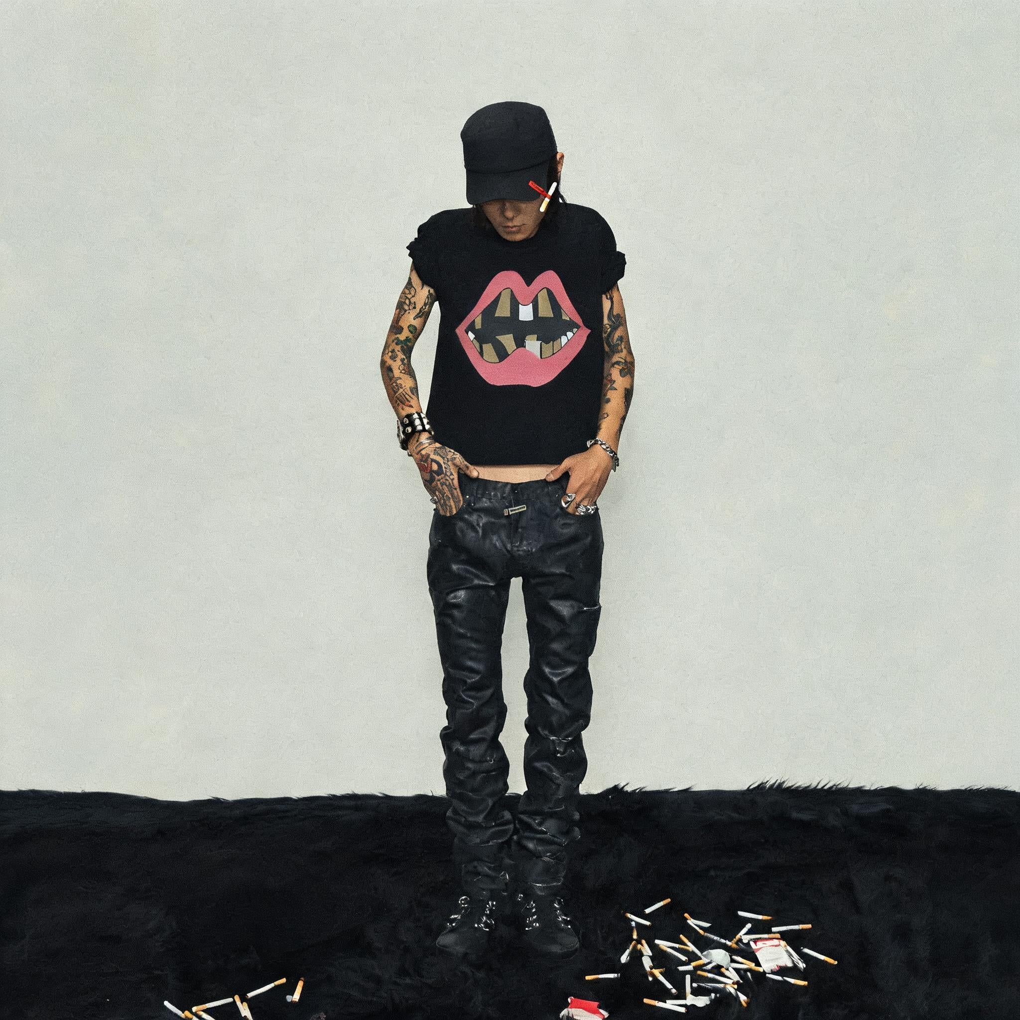 Black Cropped Lip Print Tee