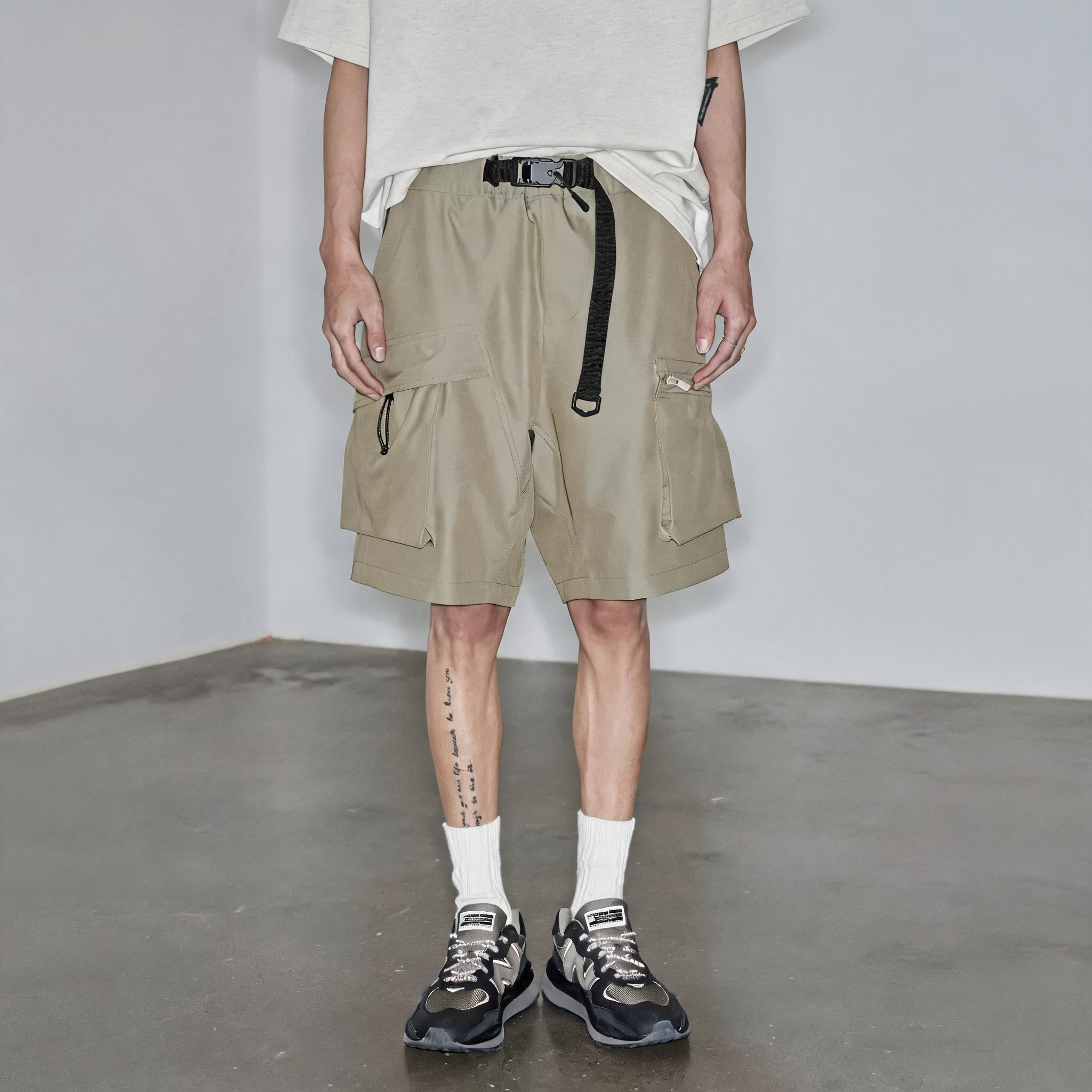 Magnetic Belted Elastic Multi-pocket Shorts