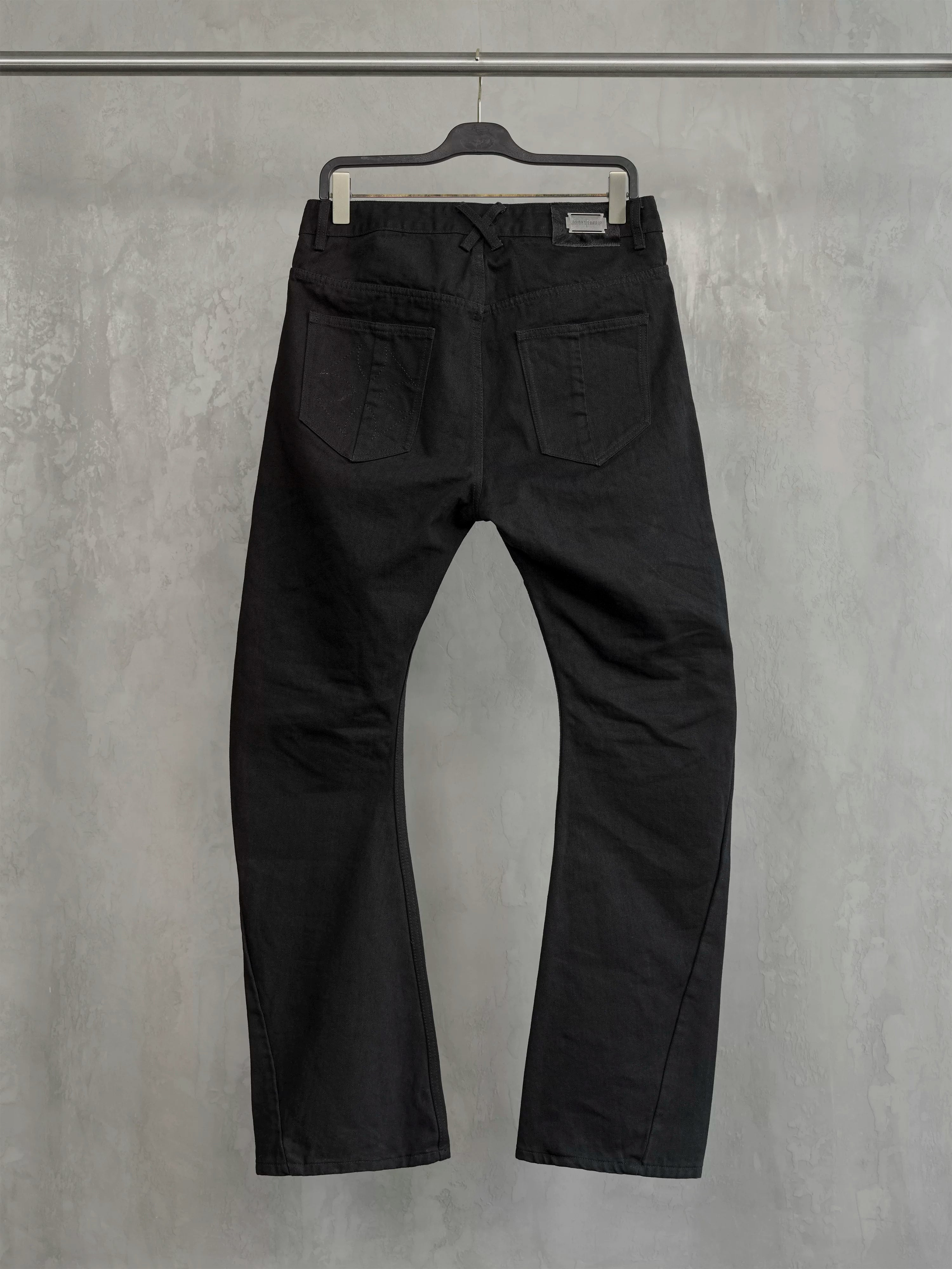 15 Oz Rigid Black Curved Jeans