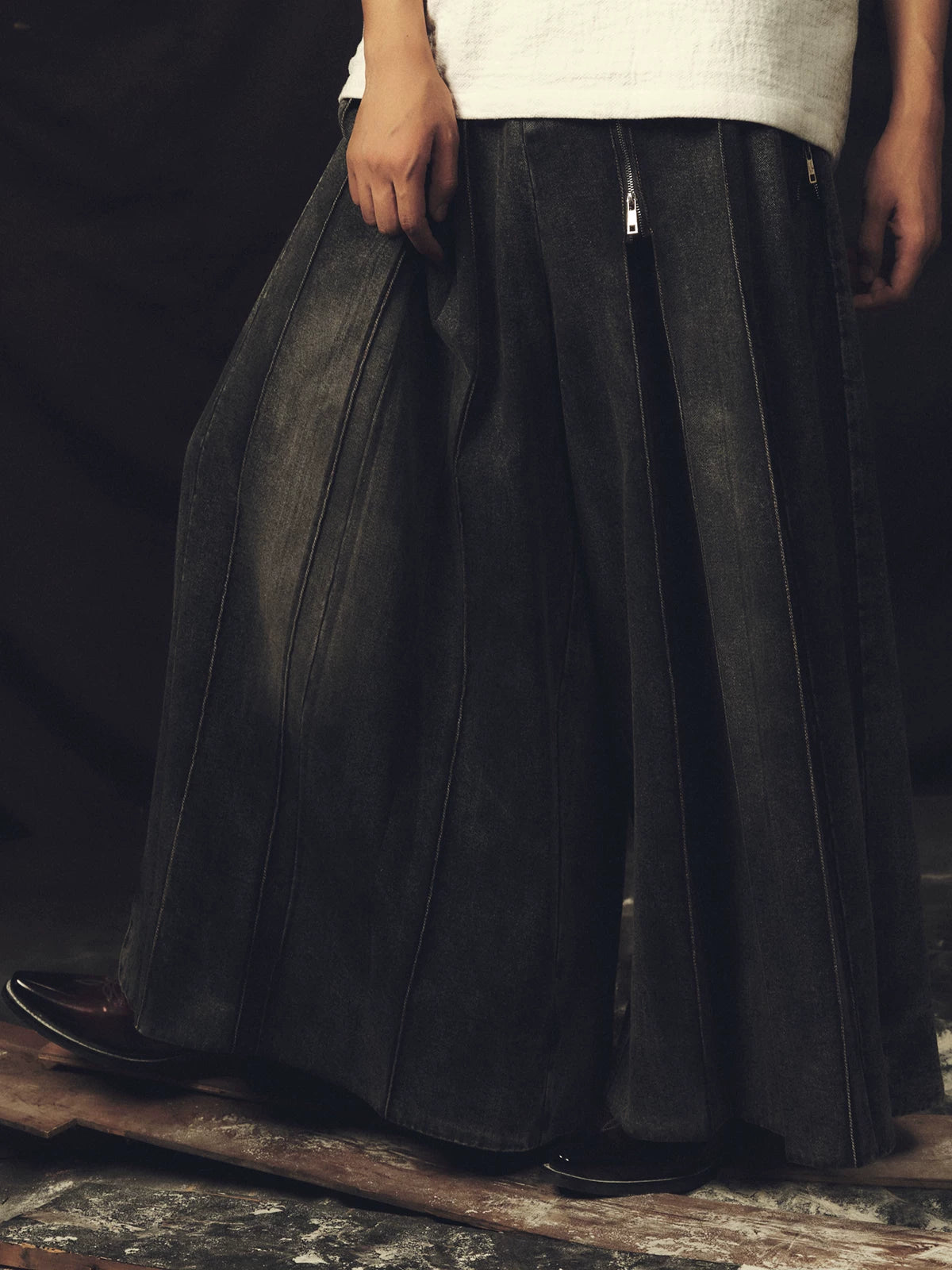 Washed Multi-Zip Pleated Wide Leg Jeans