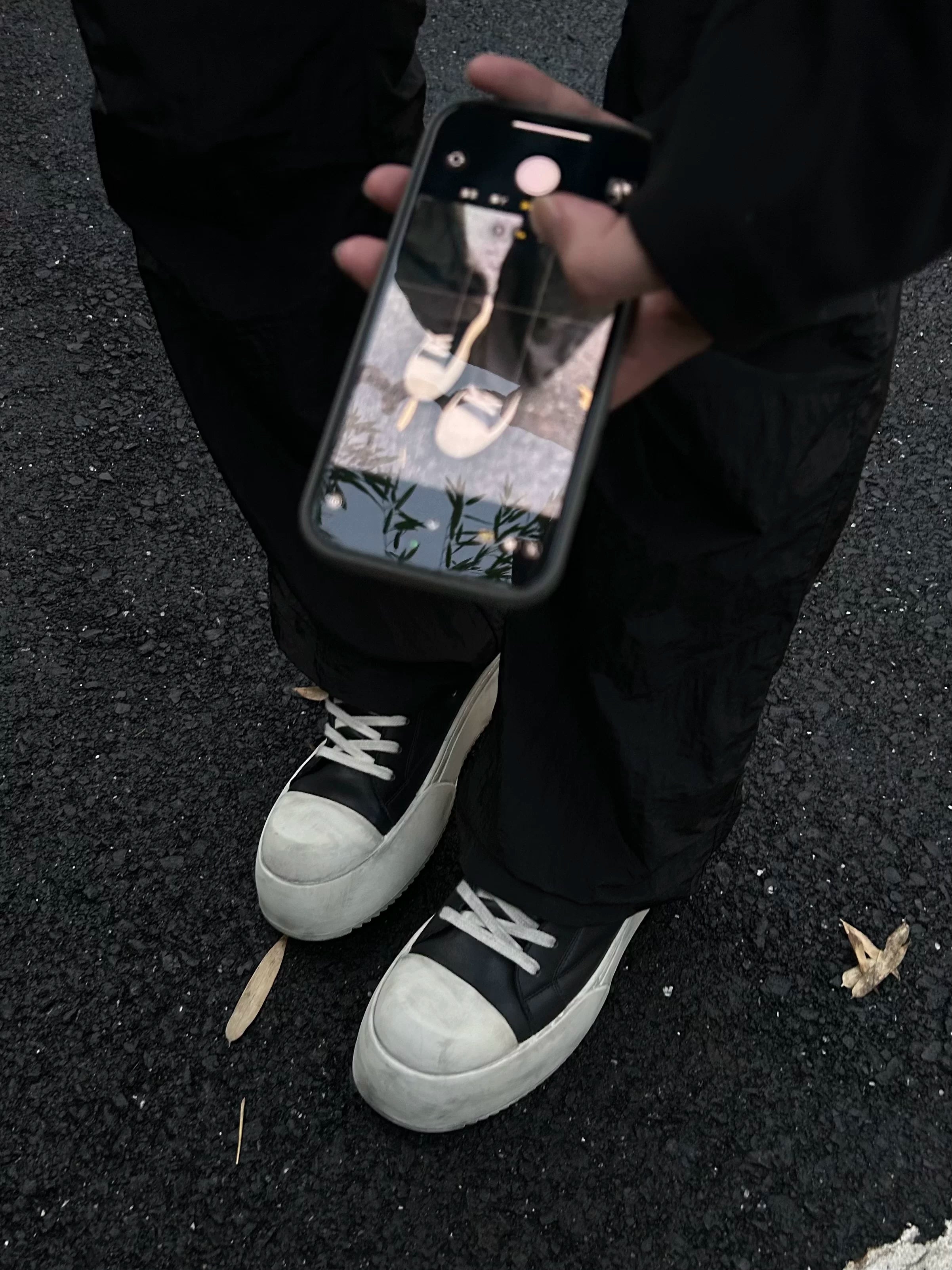 Unisex Distressed Low-Top Leather Platform Sneakers